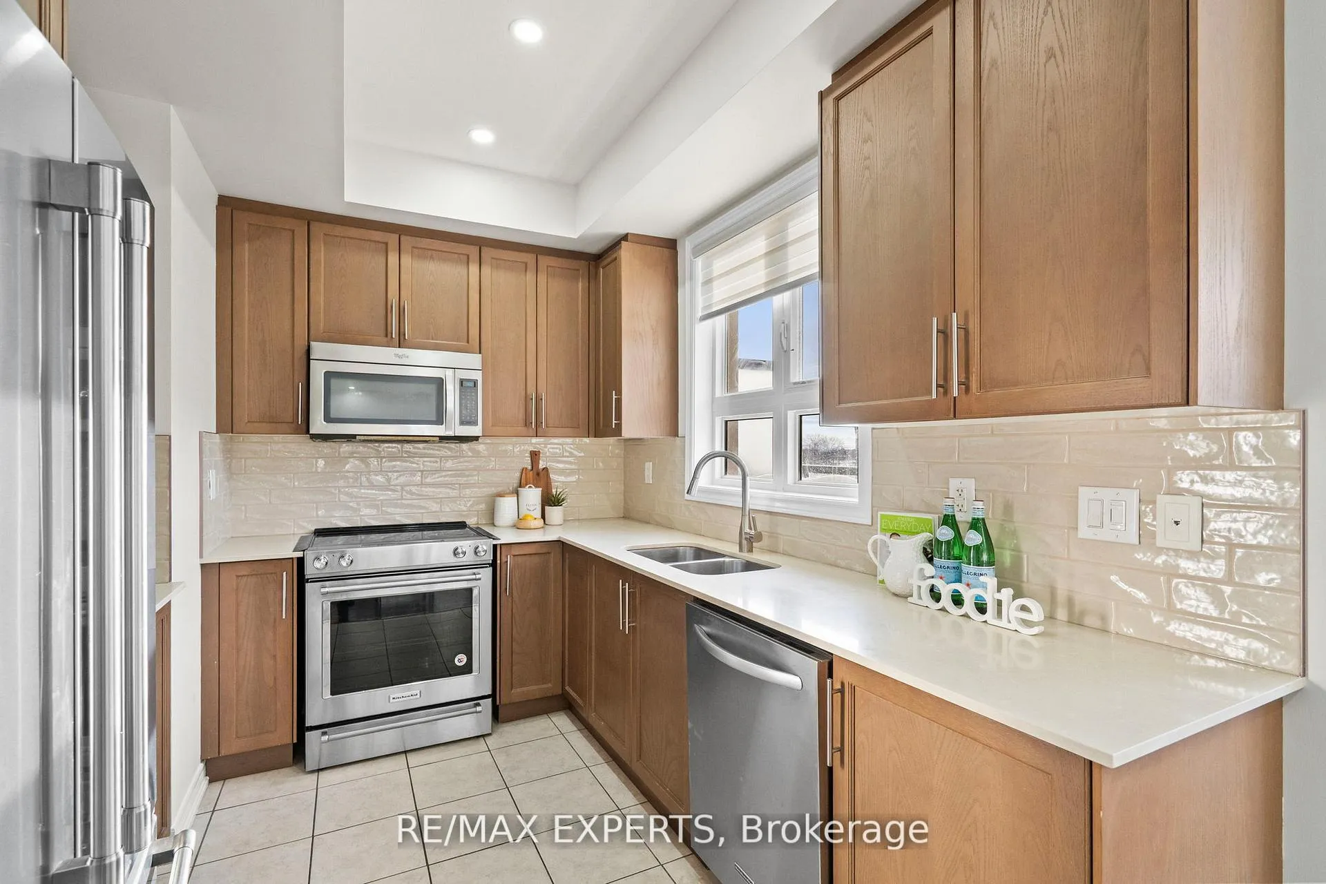 Photo 5 of Unit 16, 125 Kayla Crescent, Vaughan, Maple — HOMEH