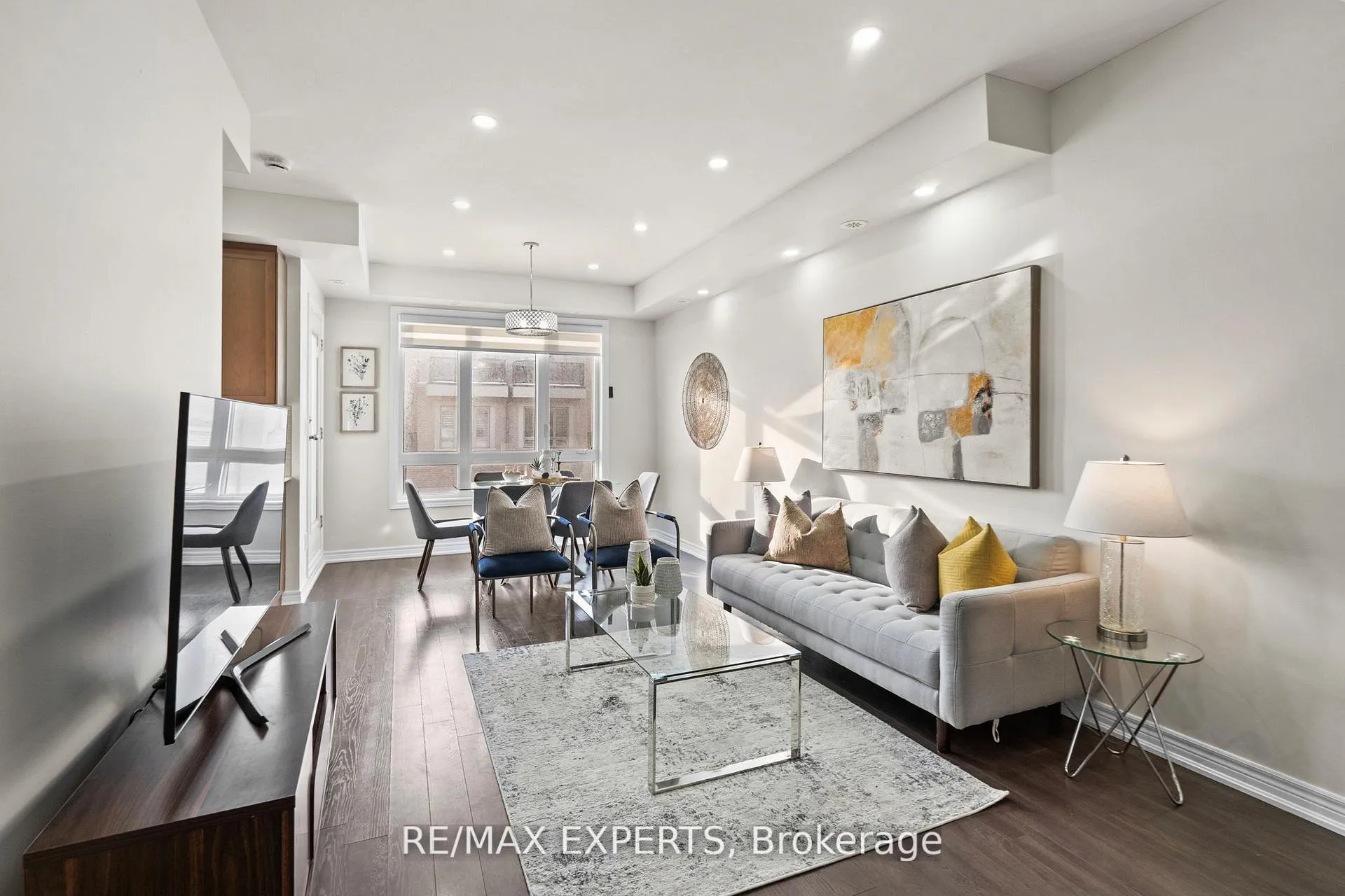 Photo 8 of Unit 16, 125 Kayla Crescent, Vaughan, Maple — HOMEH