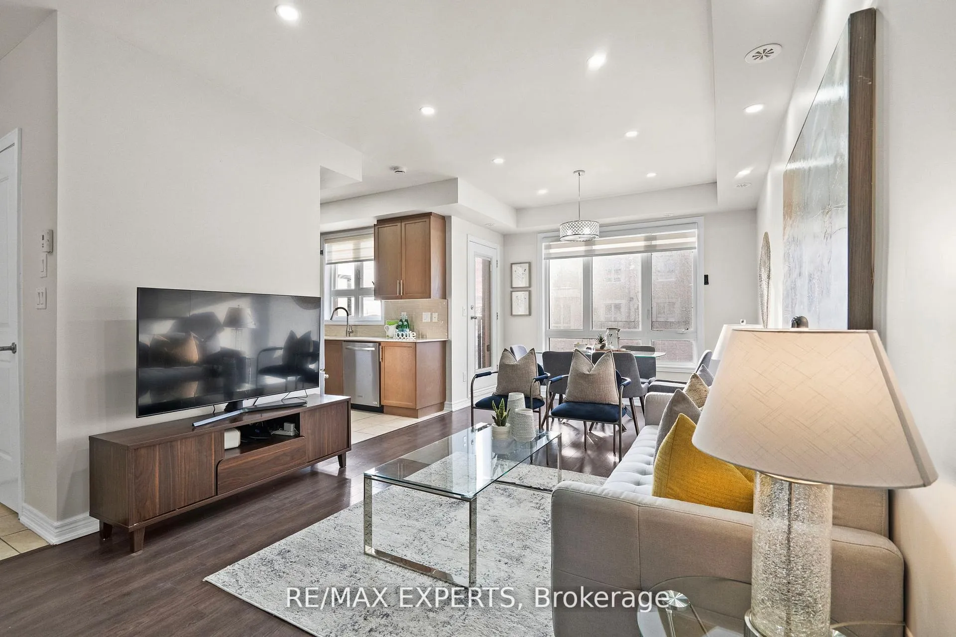 Photo 9 of Unit 16, 125 Kayla Crescent, Vaughan, Maple — HOMEH