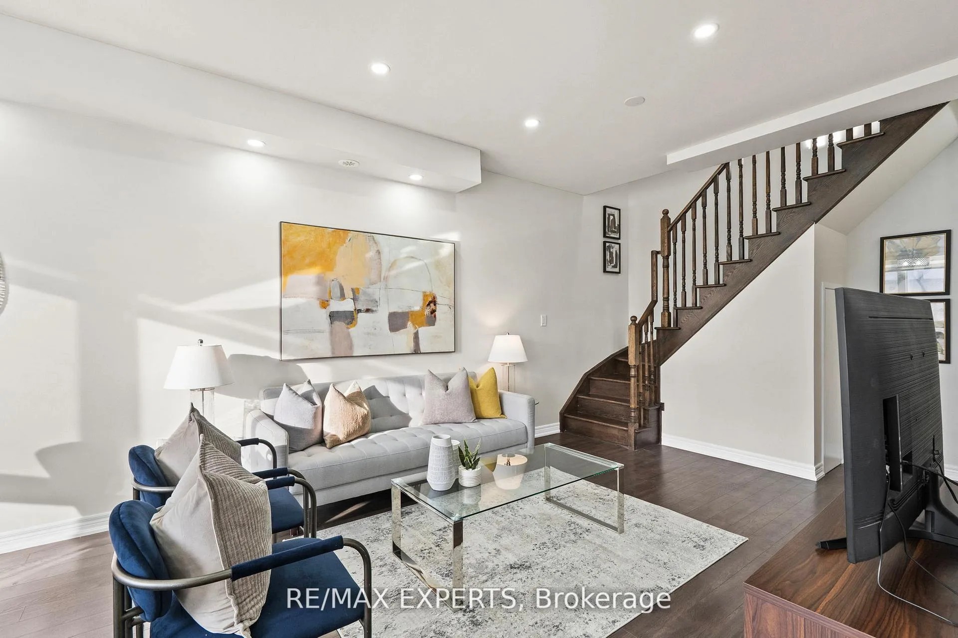 Photo 11 of Unit 16, 125 Kayla Crescent, Vaughan, Maple — HOMEH