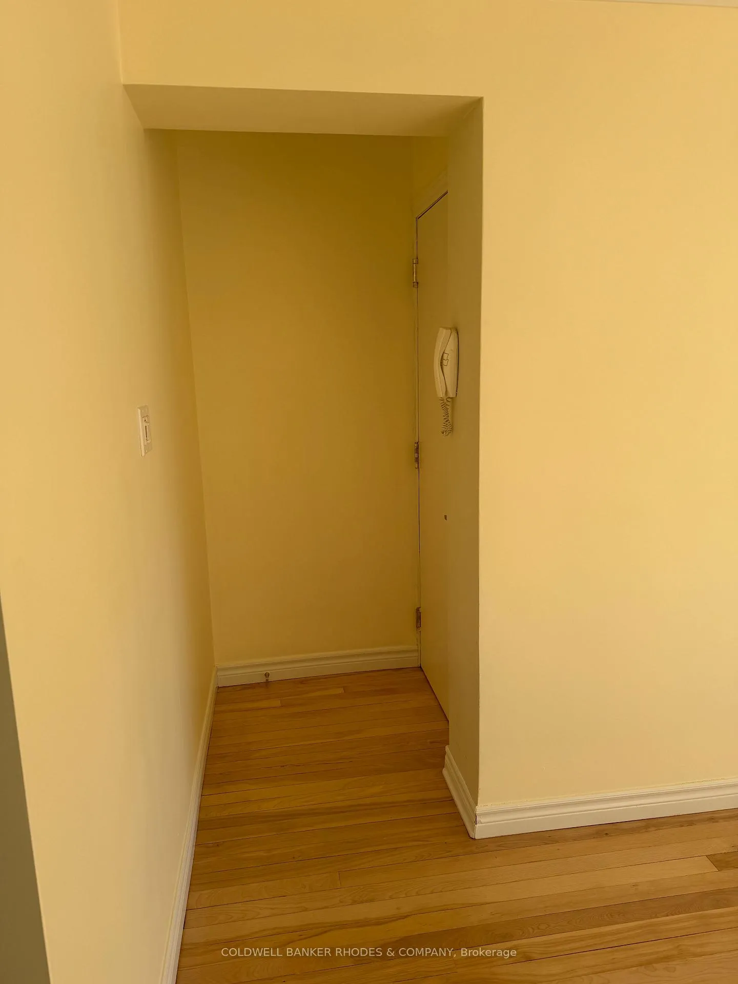 Photo 2 of Unit 6, 406 Montreal Road, Ottawa, Vanier — HOMEH