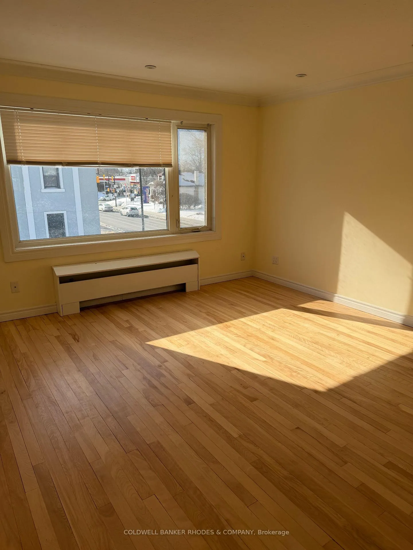 Photo 3 of Unit 6, 406 Montreal Road, Ottawa, Vanier — HOMEH