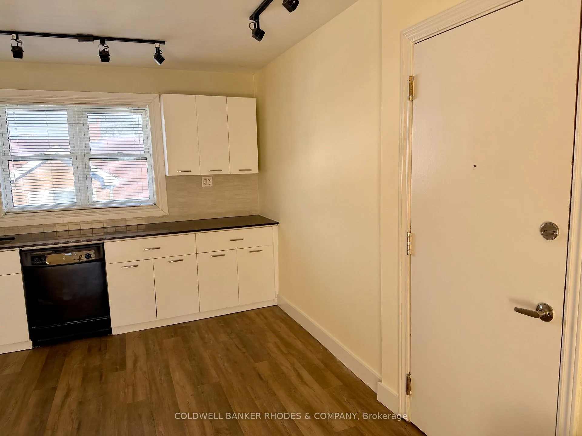 Photo 4 of Unit 6, 406 Montreal Road, Ottawa, Vanier — HOMEH