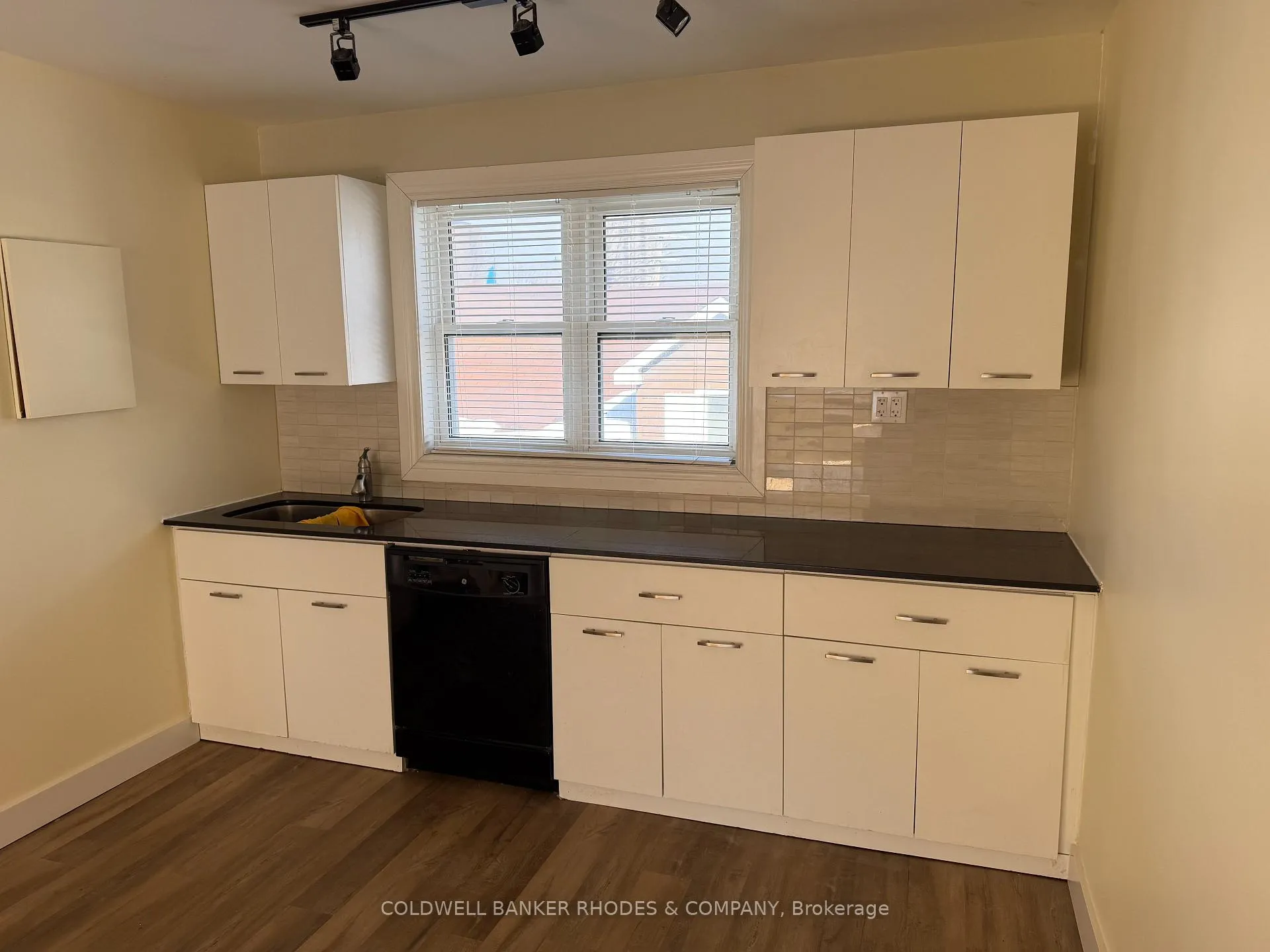 Photo 5 of Unit 6, 406 Montreal Road, Ottawa, Vanier — HOMEH