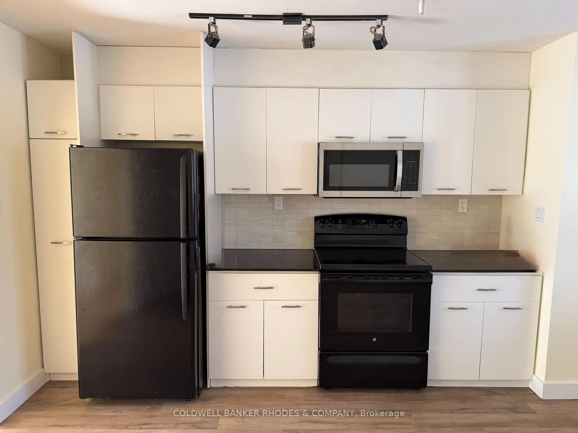Photo 6 of Unit 6, 406 Montreal Road, Ottawa, Vanier — HOMEH