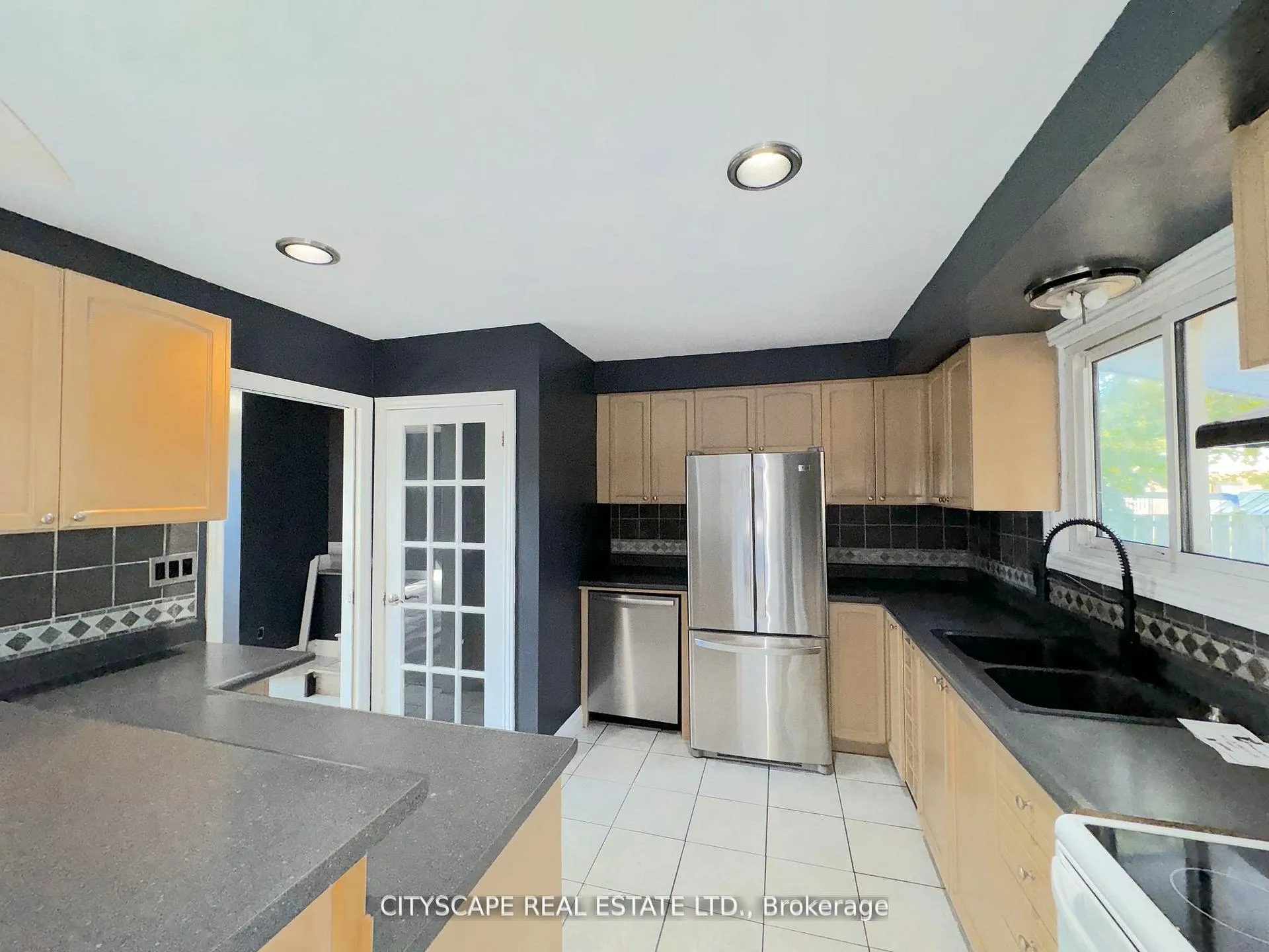 Photo 9 of 515 Grantham Avenue, St. Catharines, Vine/Linwell — HOMEH