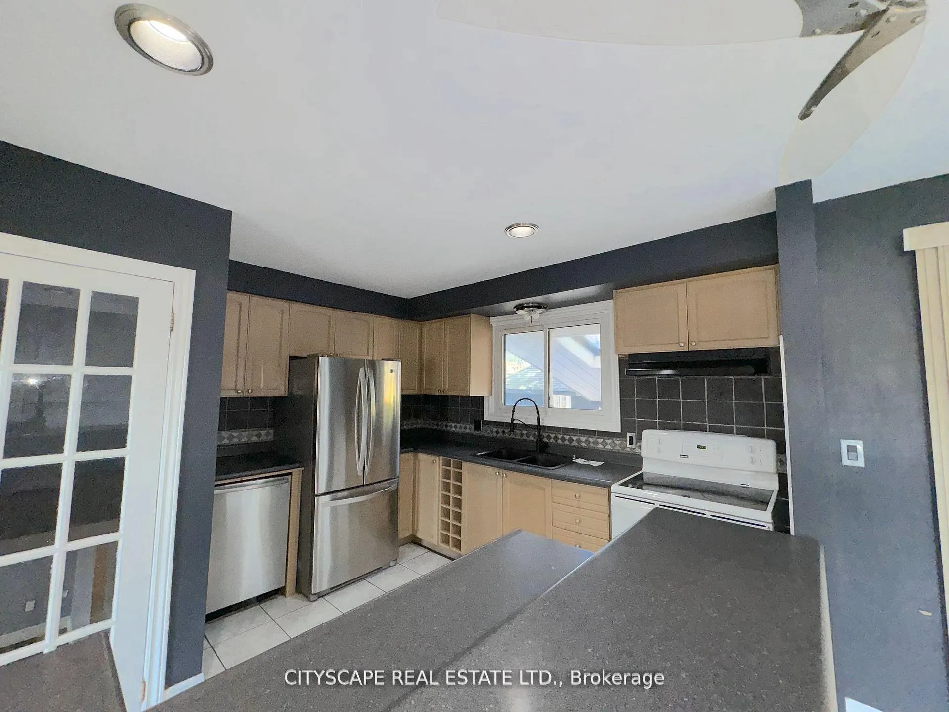 Photo 10 of 515 Grantham Avenue, St. Catharines, Vine/Linwell — HOMEH