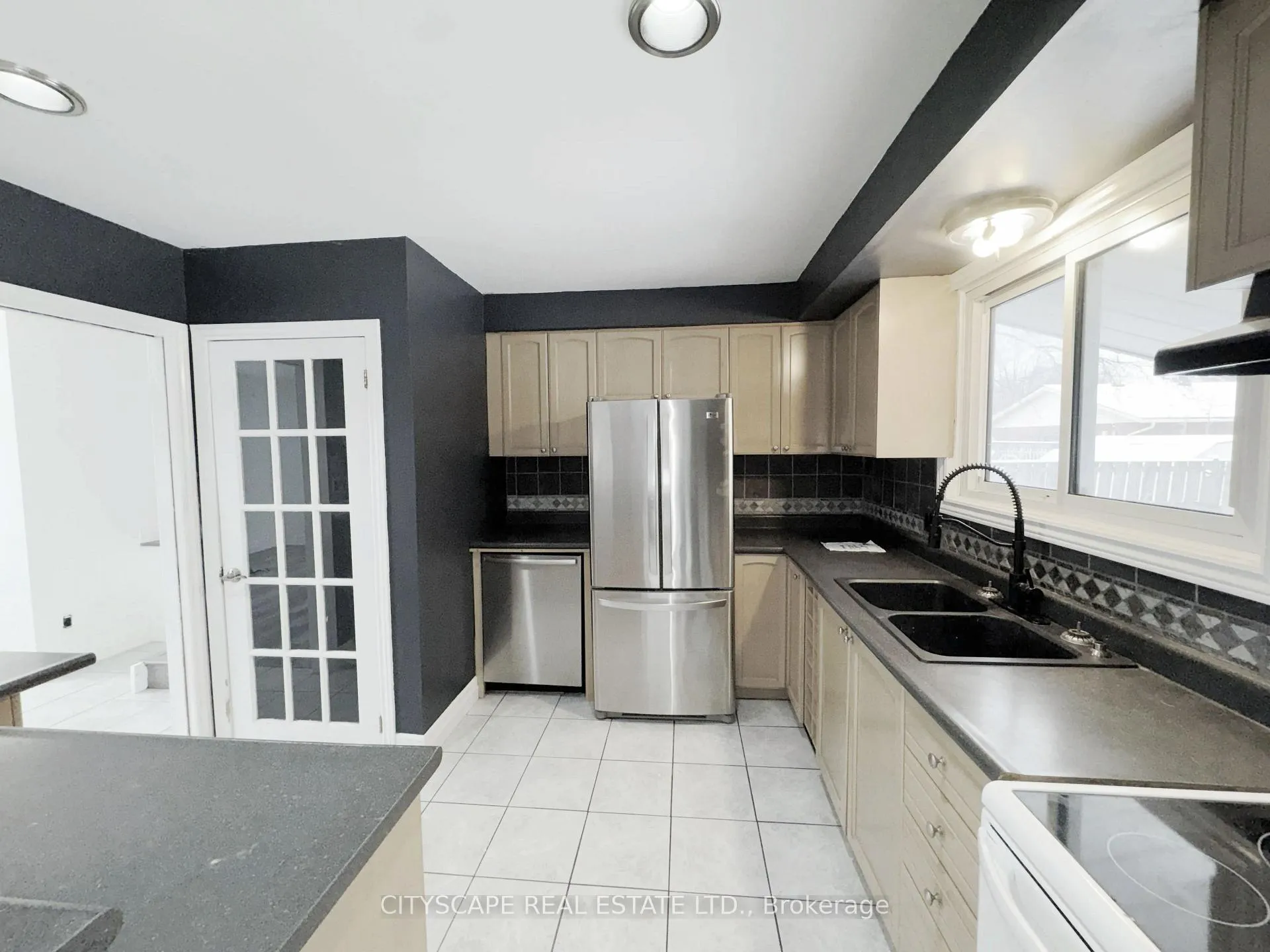 Photo 11 of 515 Grantham Avenue, St. Catharines, Vine/Linwell — HOMEH