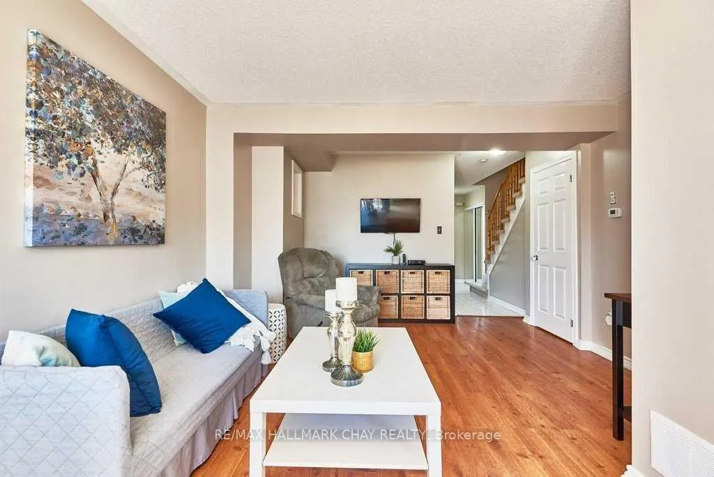 Photo 4 of 129 Kirkland Place, Whitby, Williamsburg — HOMEH