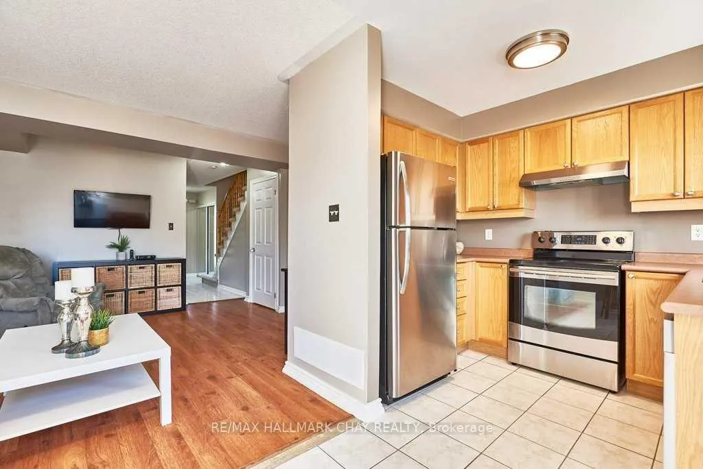 Photo 5 of 129 Kirkland Place, Whitby, Williamsburg — HOMEH