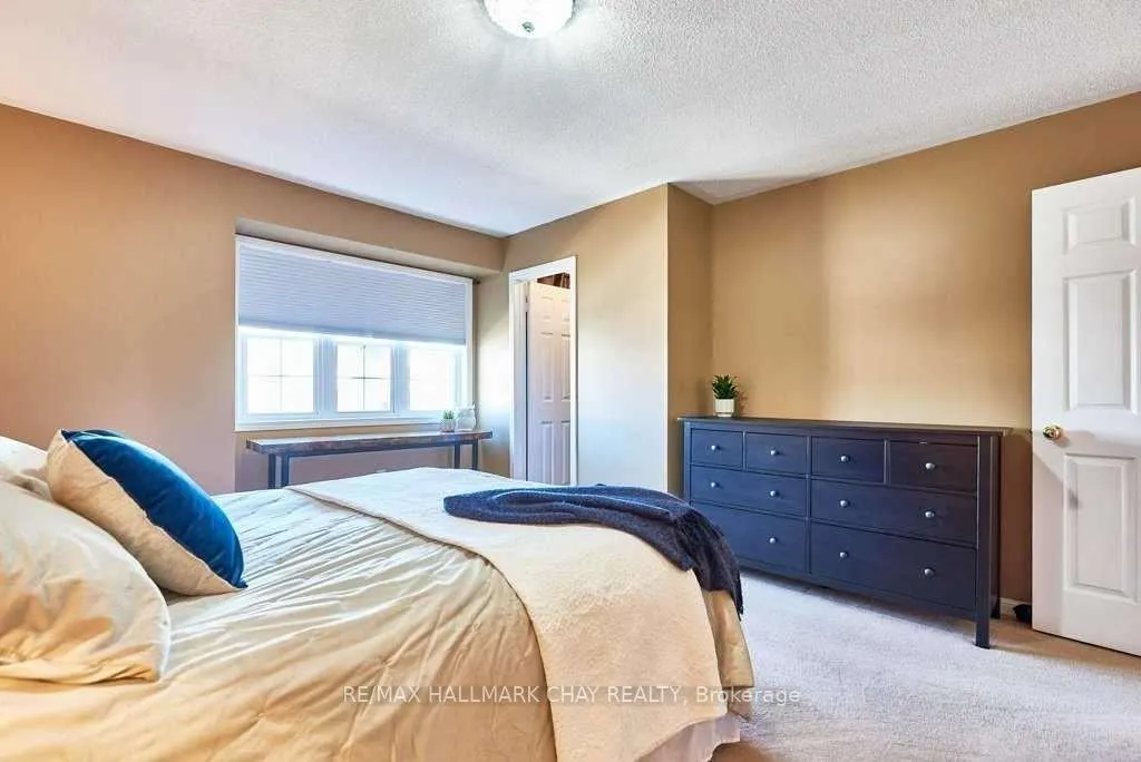 Photo 11 of 129 Kirkland Place, Whitby, Williamsburg — HOMEH