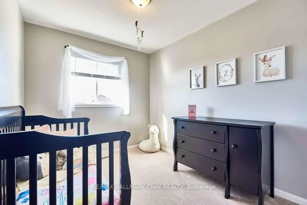 Photo 13 of 129 Kirkland Place, Whitby, Williamsburg — HOMEH