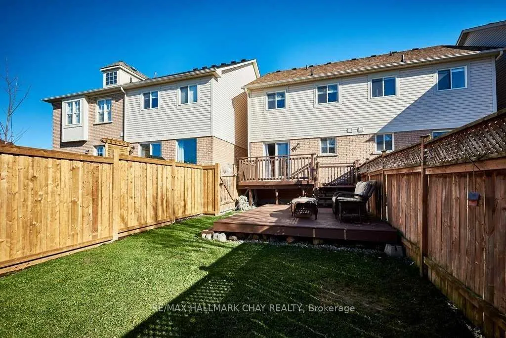 Photo 17 of 129 Kirkland Place, Whitby, Williamsburg — HOMEH