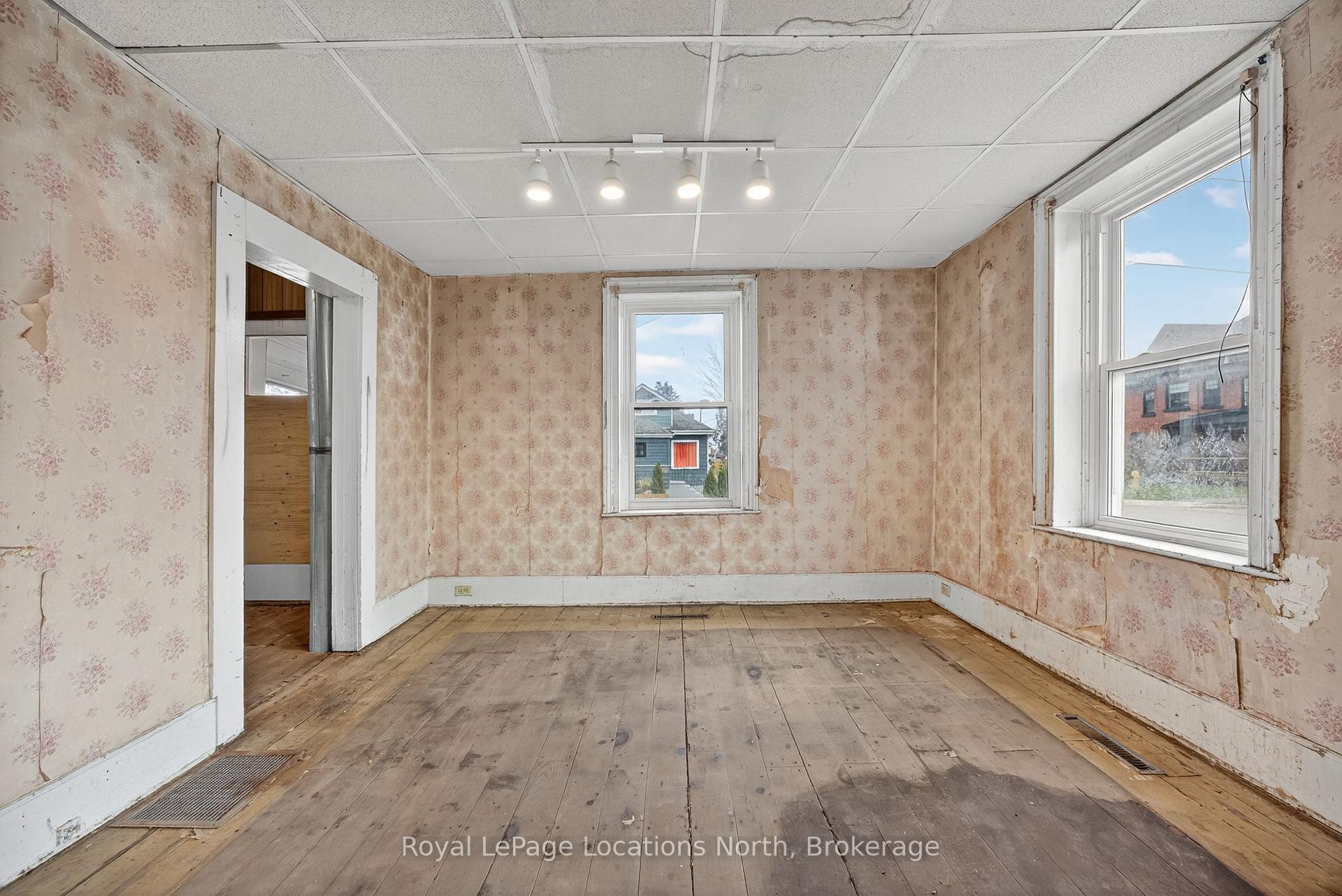 Photo 8 of 54 Cook Street, Meaford — HOMEH