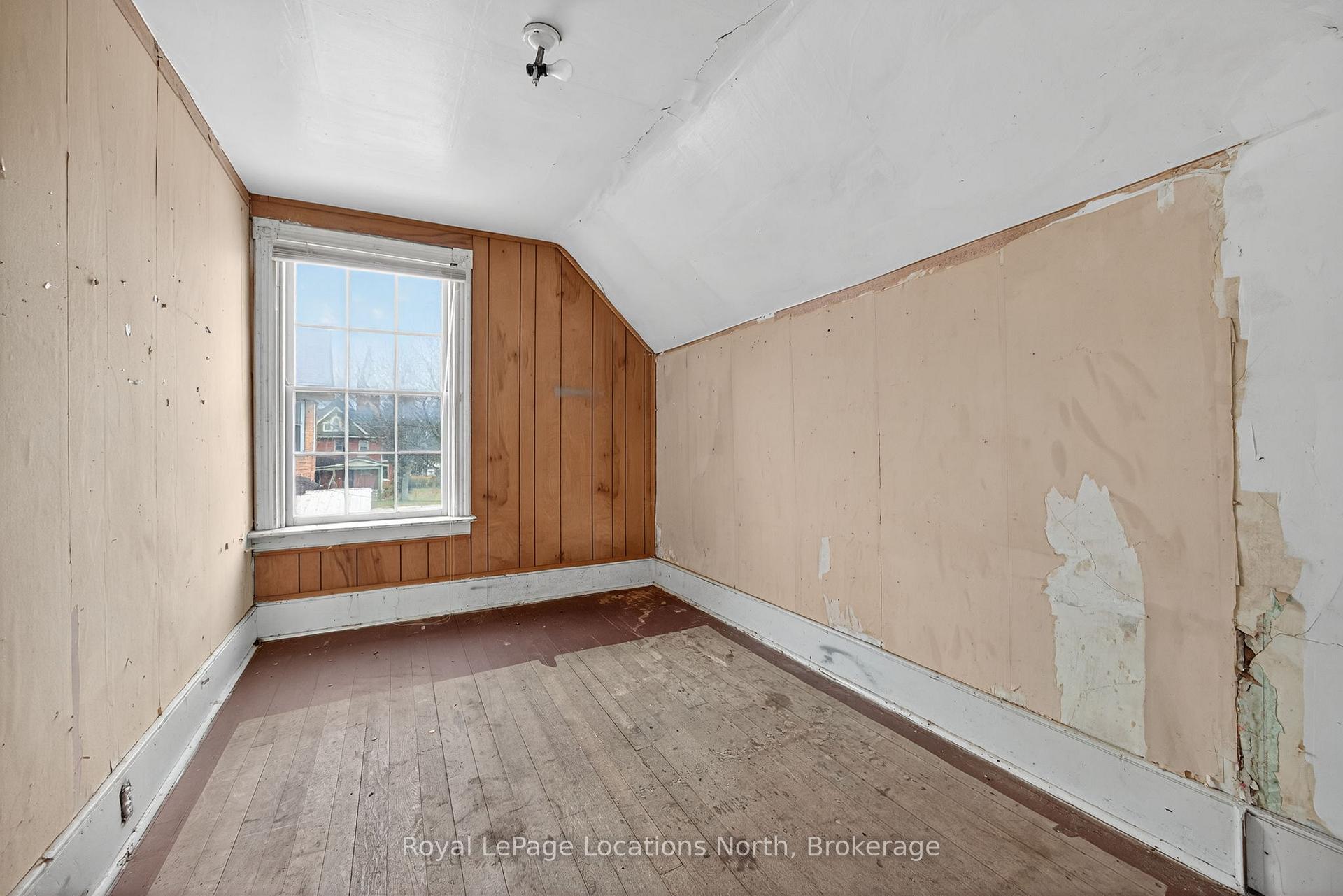 Photo 24 of 54 Cook Street, Meaford — HOMEH
