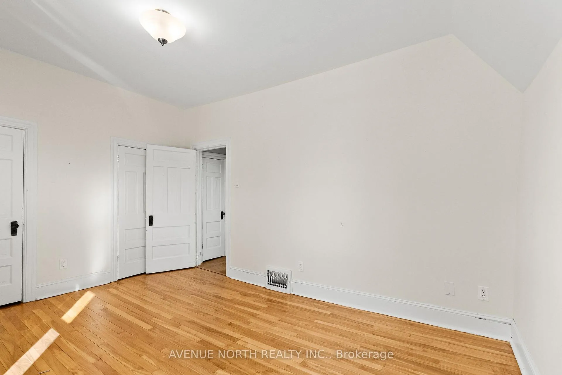Photo 26 of 48 Leonard Avenue, Ottawa, Old Ottawa South — HOMEH
