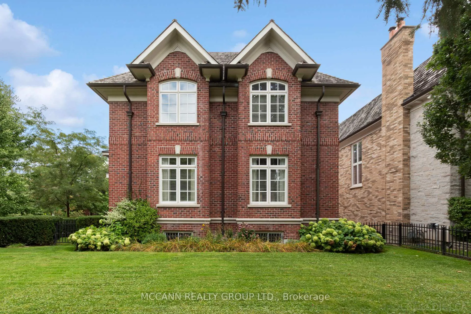 Photo 2 of 21 De Vere Gardens, Toronto, Bedford Park-Nortown — HOMEH