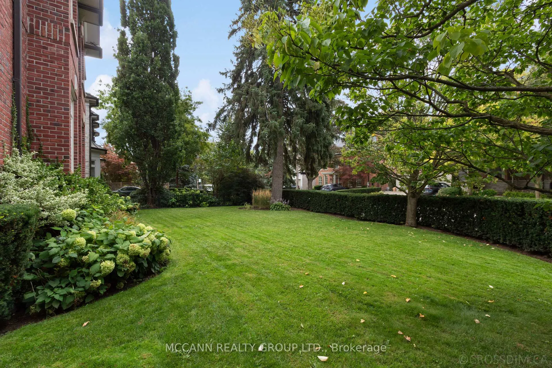 Photo 3 of 21 De Vere Gardens, Toronto, Bedford Park-Nortown — HOMEH