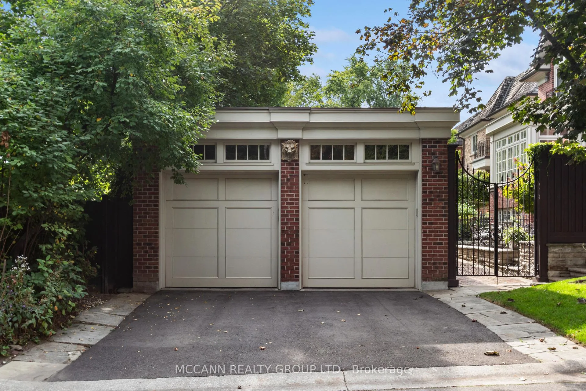 Photo 4 of 21 De Vere Gardens, Toronto, Bedford Park-Nortown — HOMEH