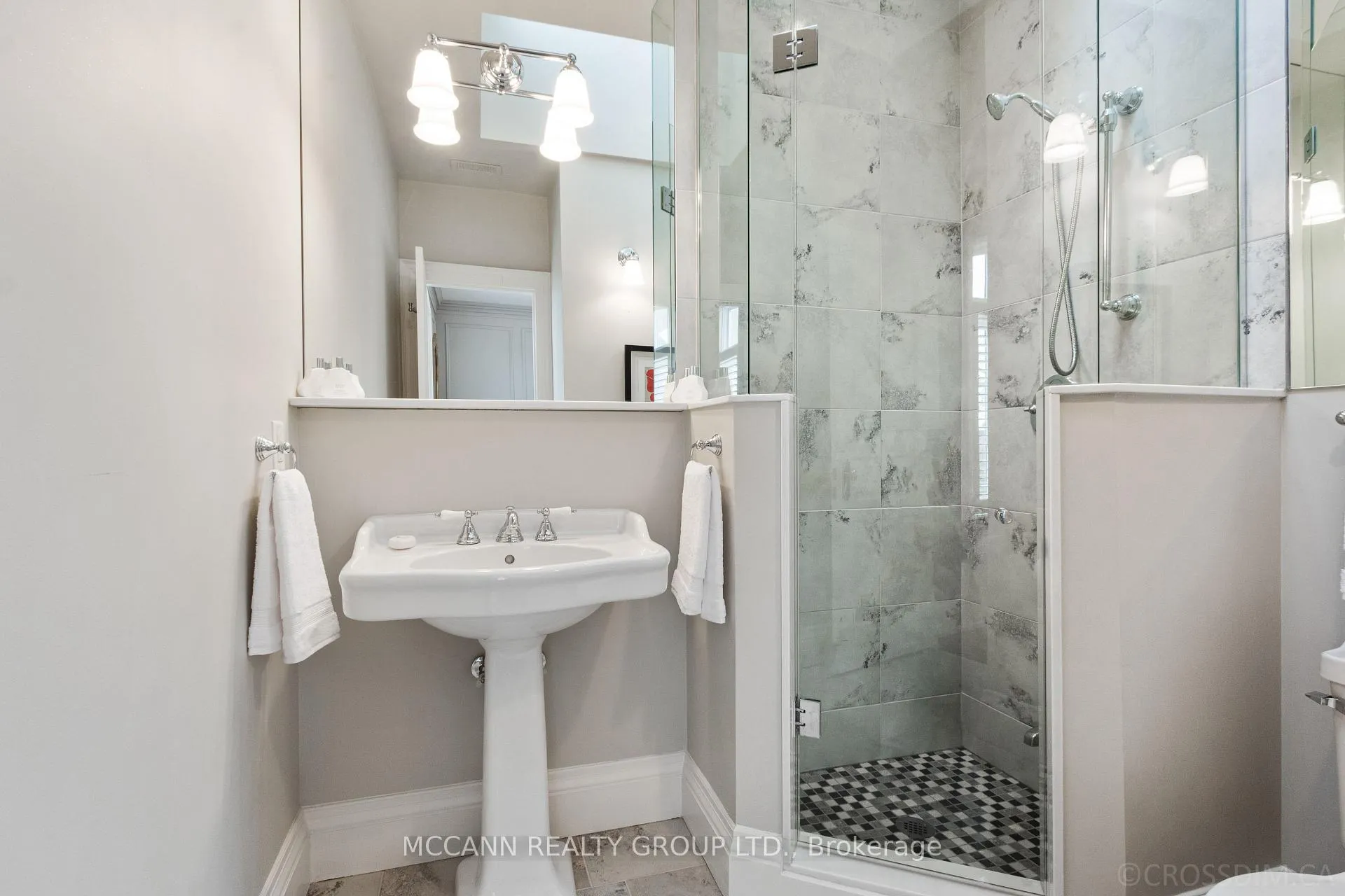Photo 34 of 21 De Vere Gardens, Toronto, Bedford Park-Nortown — HOMEH