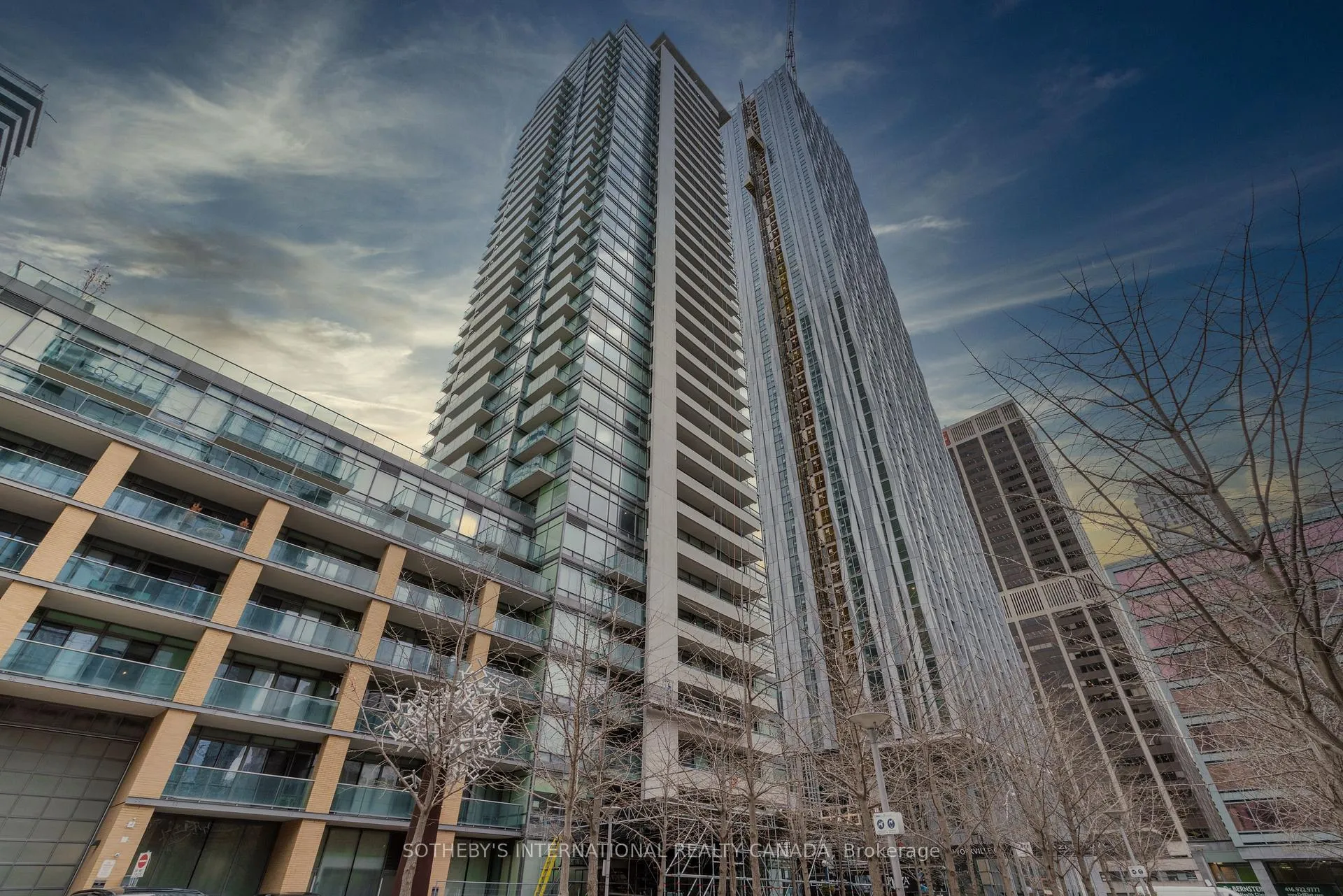 Front of Unit 2001, 18 Yorkville Avenue