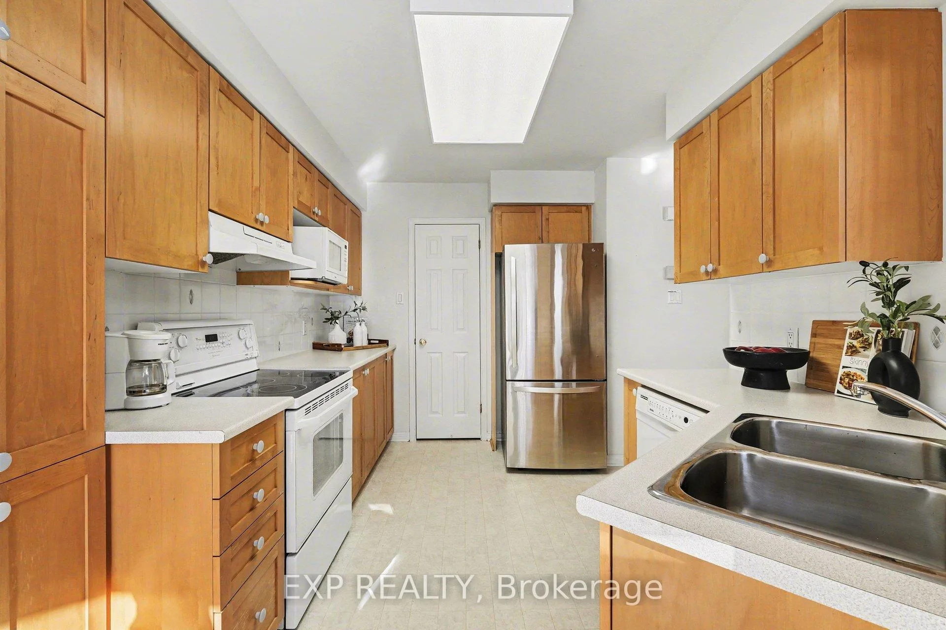 Photo 13 of 89 Inverkip Avenue, Ottawa, Hunt Club Park — HOMEH