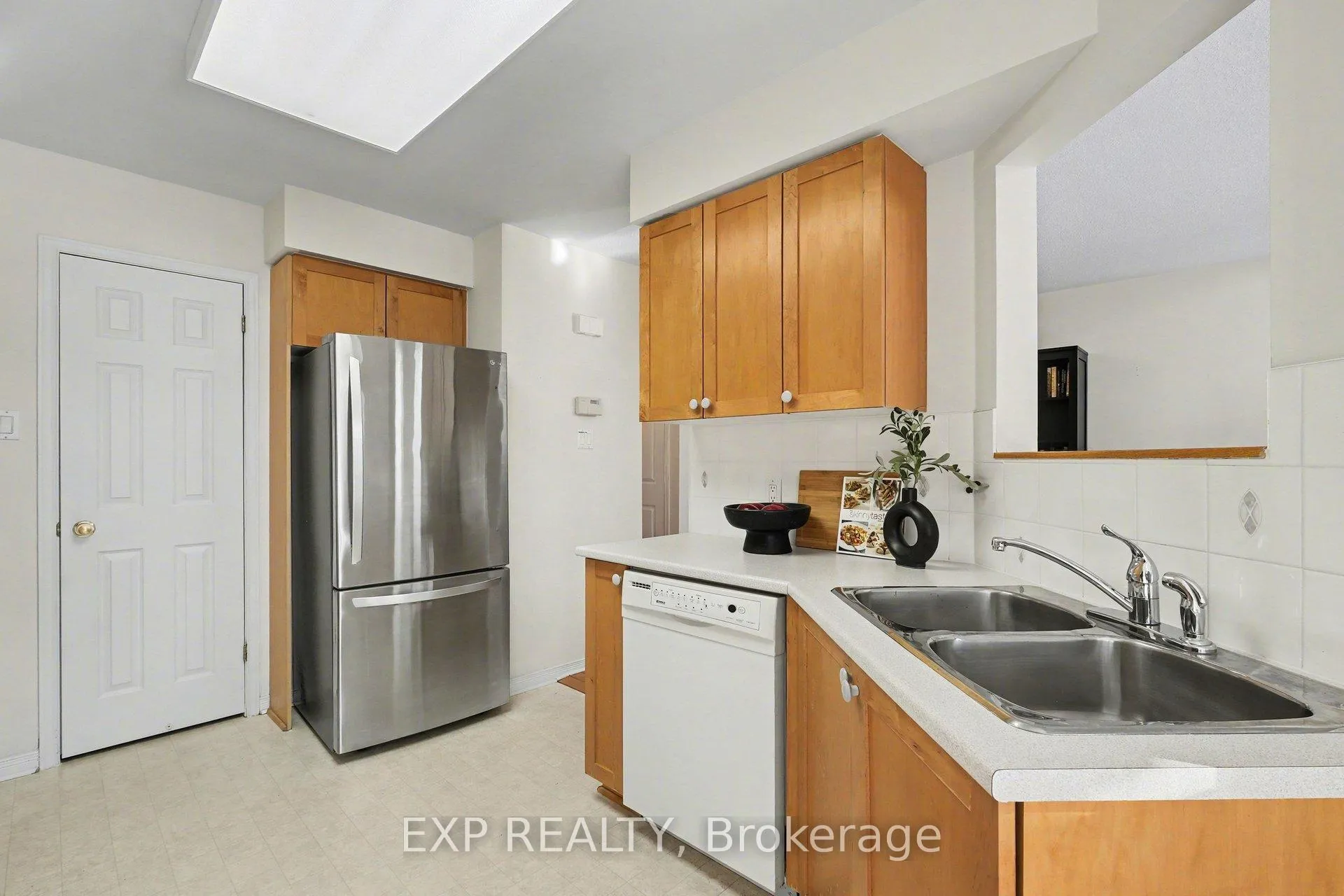 Photo 15 of 89 Inverkip Avenue, Ottawa, Hunt Club Park — HOMEH