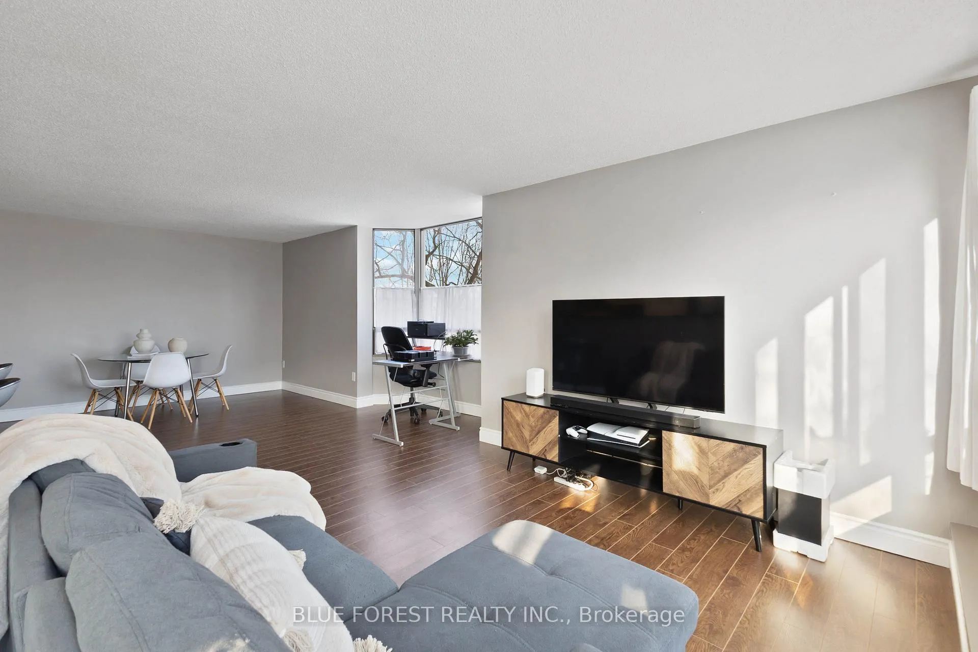 Photo 6 of Unit 510, 570 Proudfoot Lane, London, North N — HOMEH