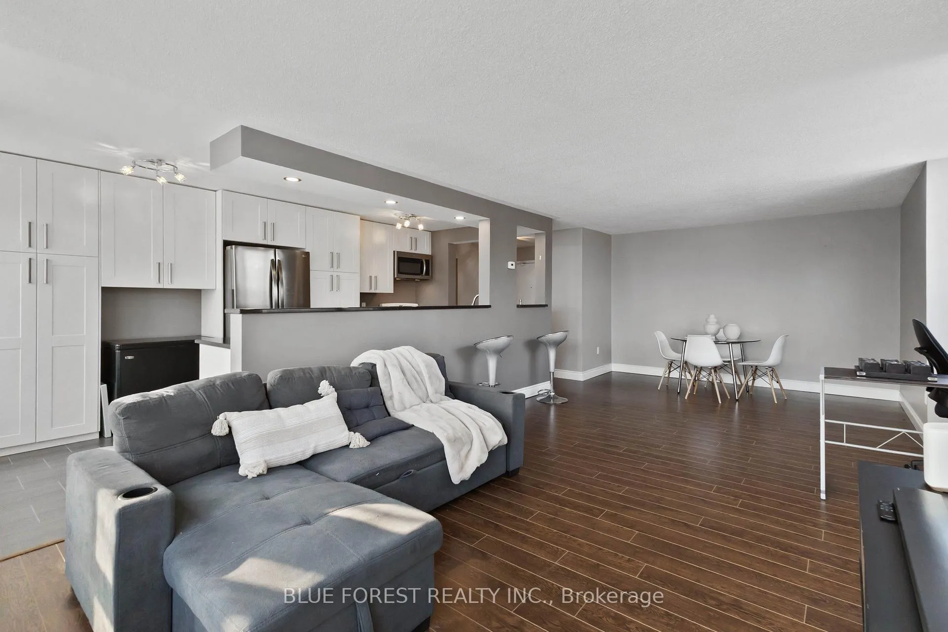 Photo 8 of Unit 510, 570 Proudfoot Lane, London, North N — HOMEH