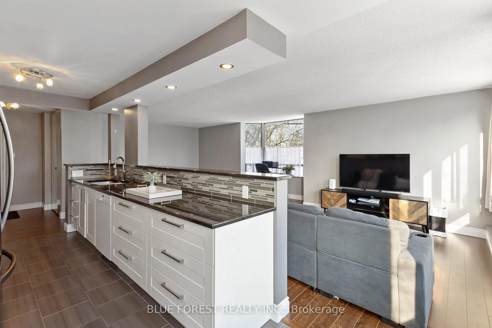 Photo 14 of Unit 510, 570 Proudfoot Lane, London, North N — HOMEH