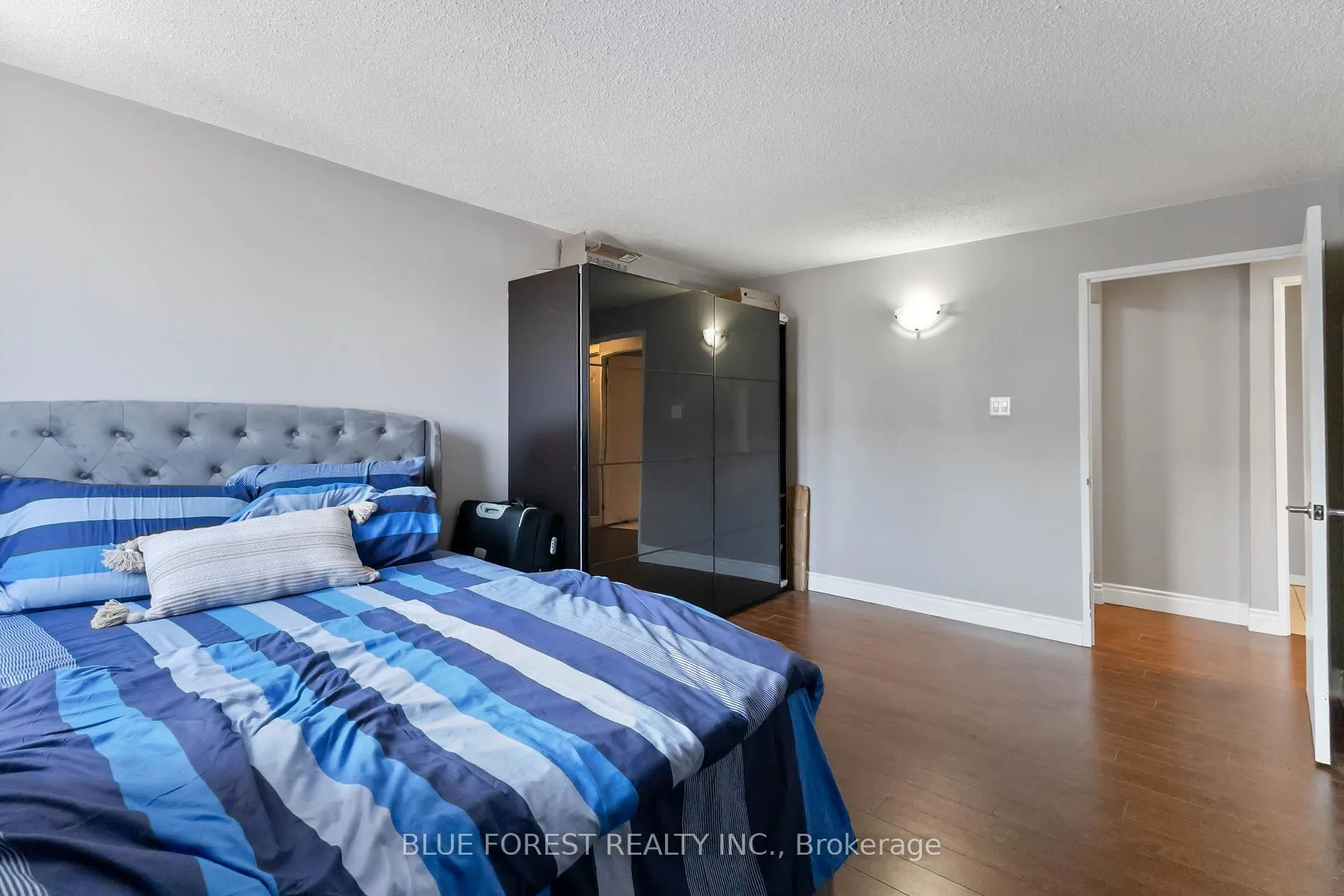 Photo 19 of Unit 510, 570 Proudfoot Lane, London, North N — HOMEH