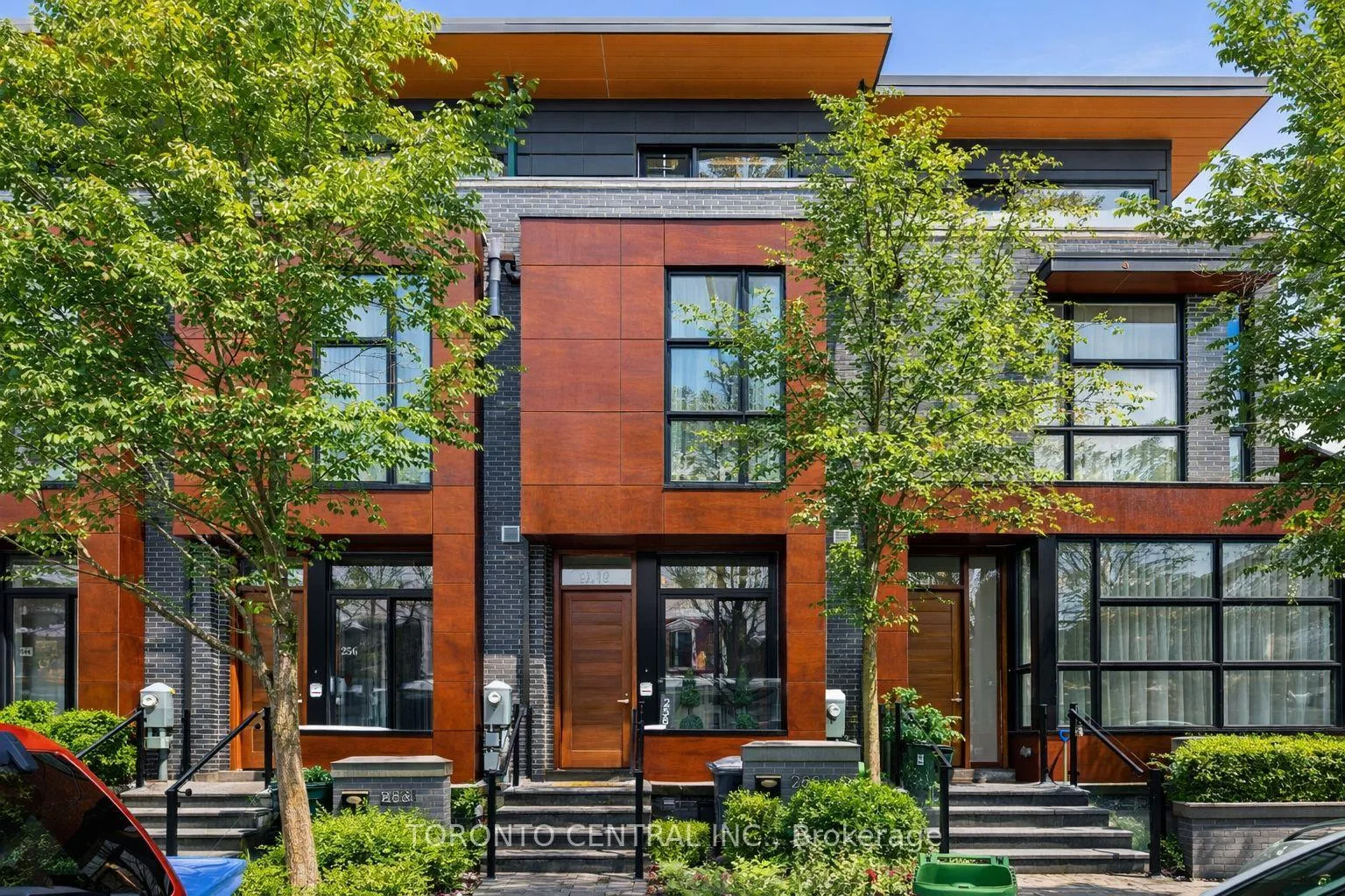 Photo 1 of 258 Manning Avenue, Toronto, Trinity-Bellwoods — HOMEH