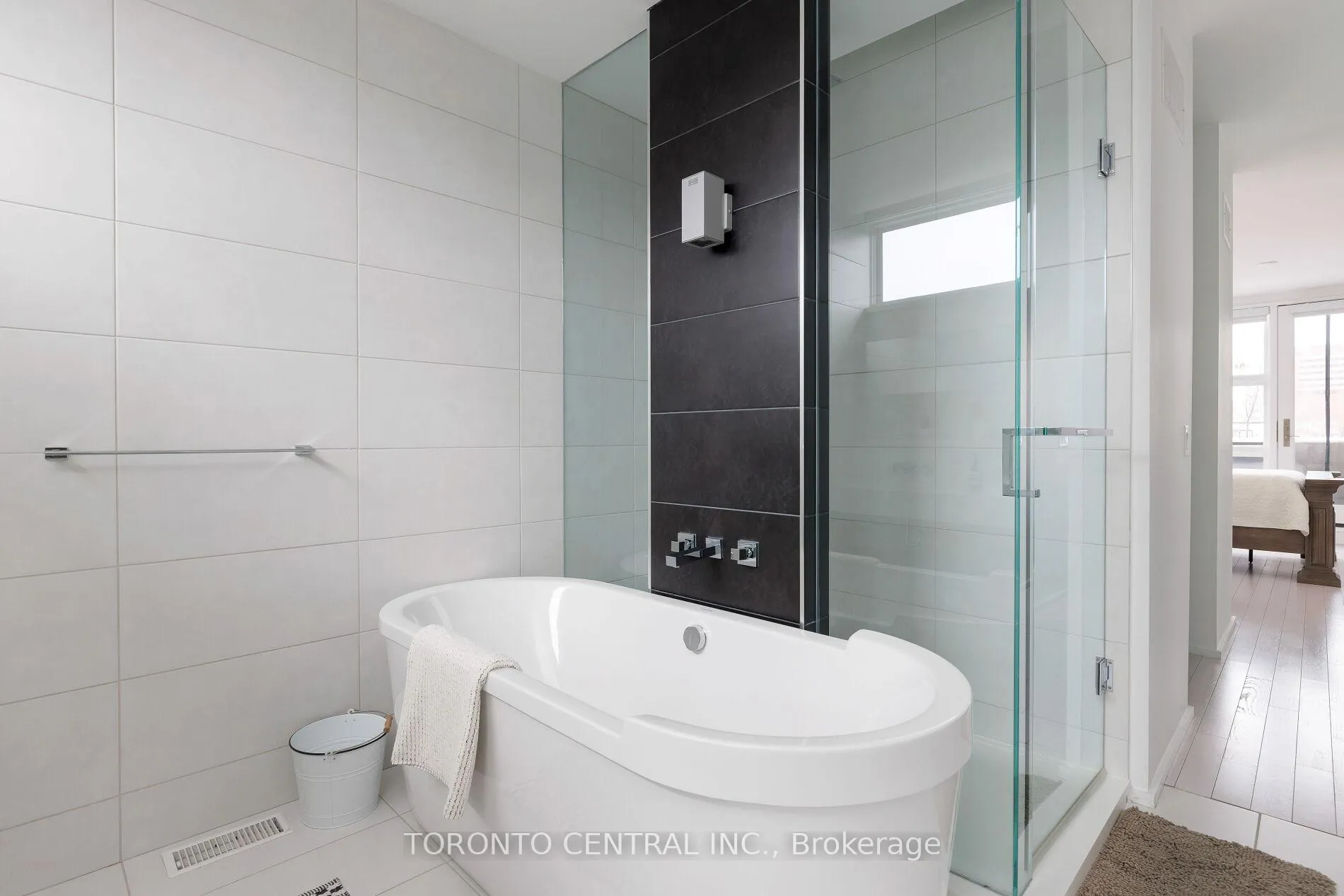 Photo 36 of 258 Manning Avenue, Toronto, Trinity-Bellwoods — HOMEH