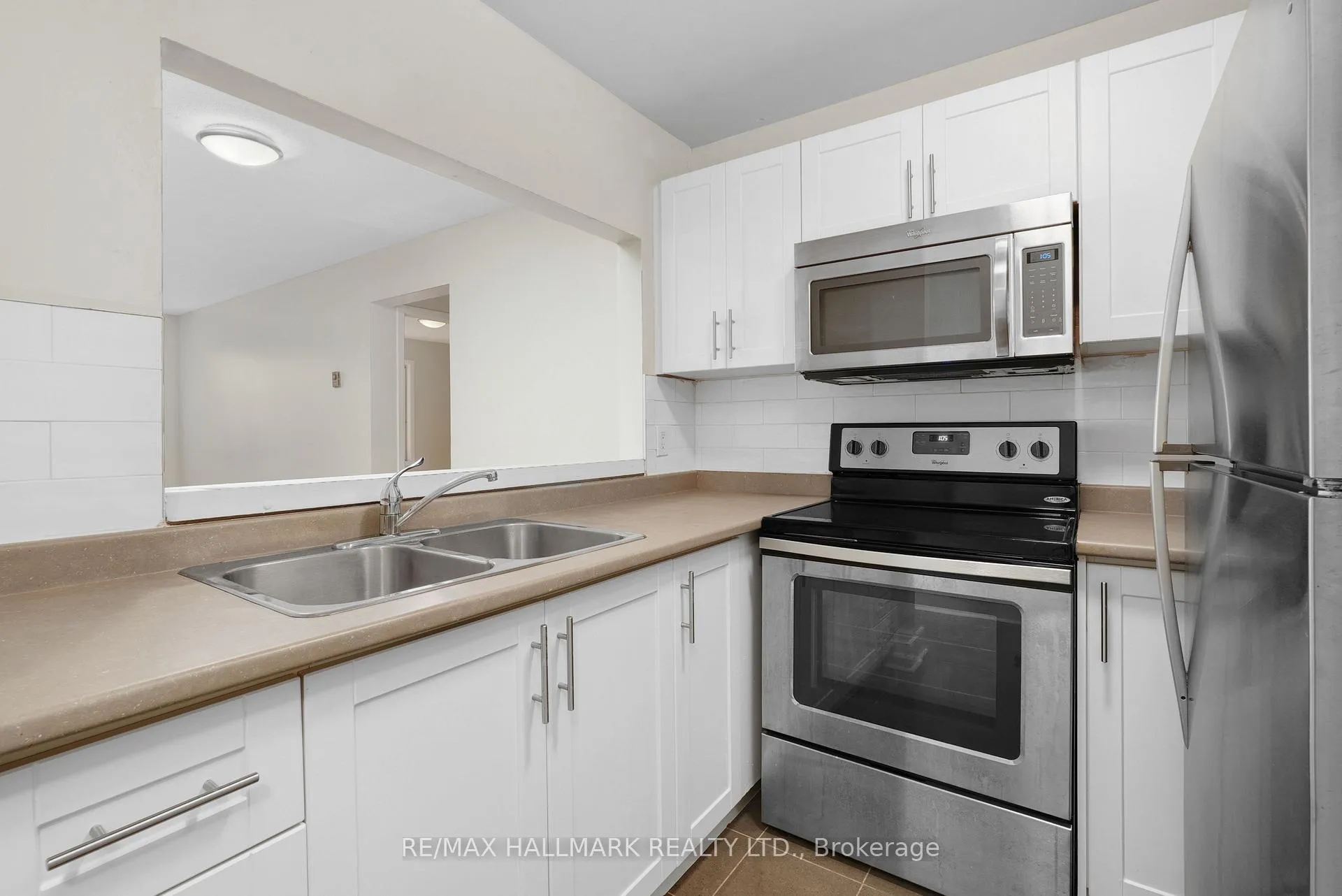 Photo 2 of Unit 102, 170 Grove Street E, Barrie, Wellington — HOMEH