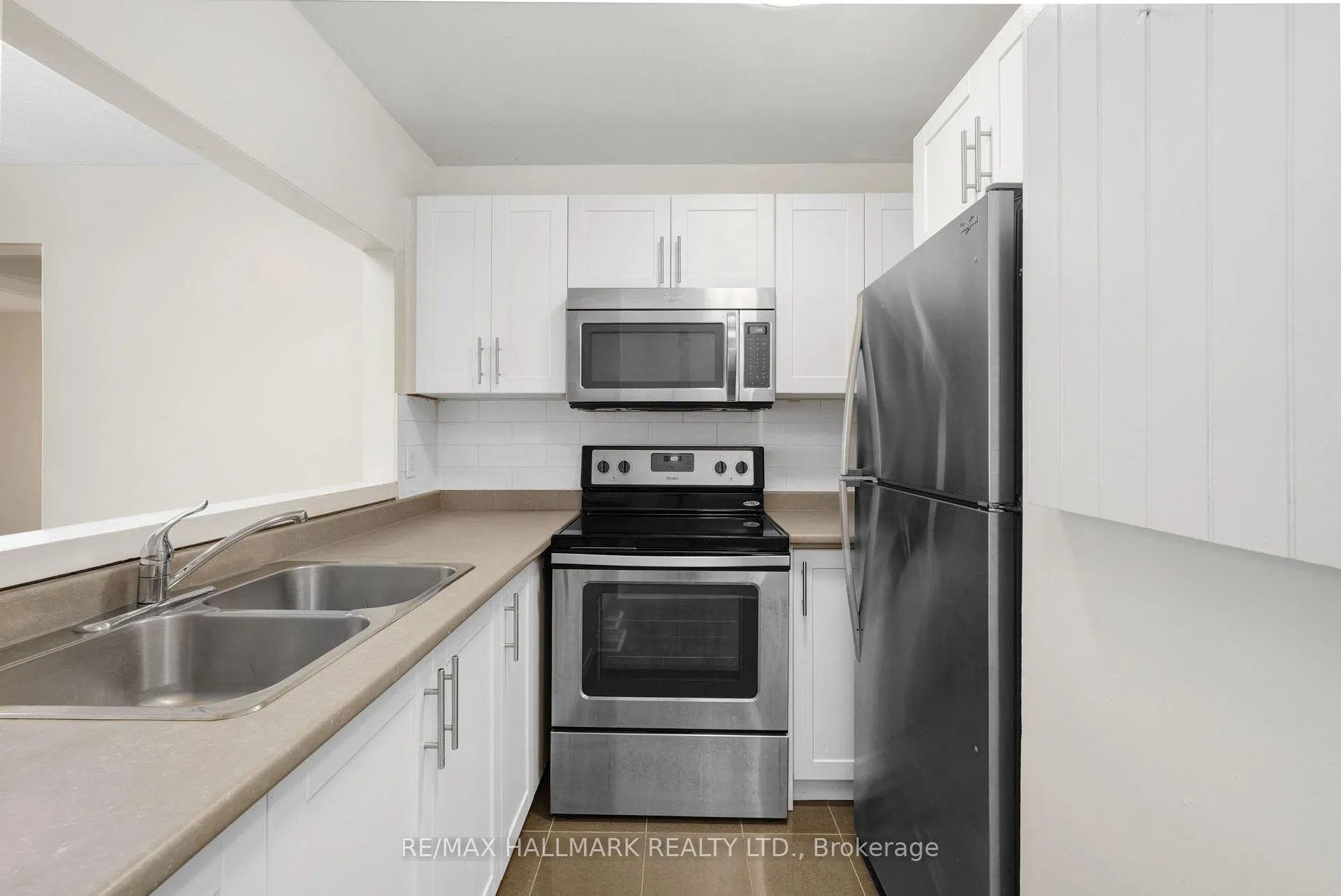 Photo 3 of Unit 102, 170 Grove Street E, Barrie, Wellington — HOMEH