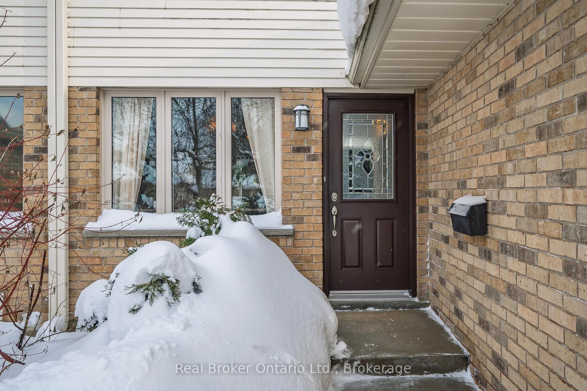 Photo 3 of Unit 21, 375 Kingscourt Drive, Waterloo — HOMEH