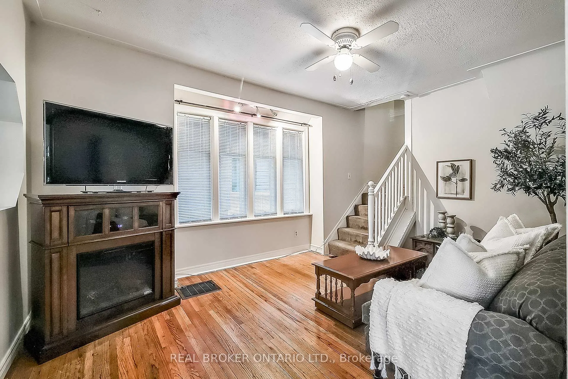 Photo 6 of 30 Troy Street, Kitchener — HOMEH