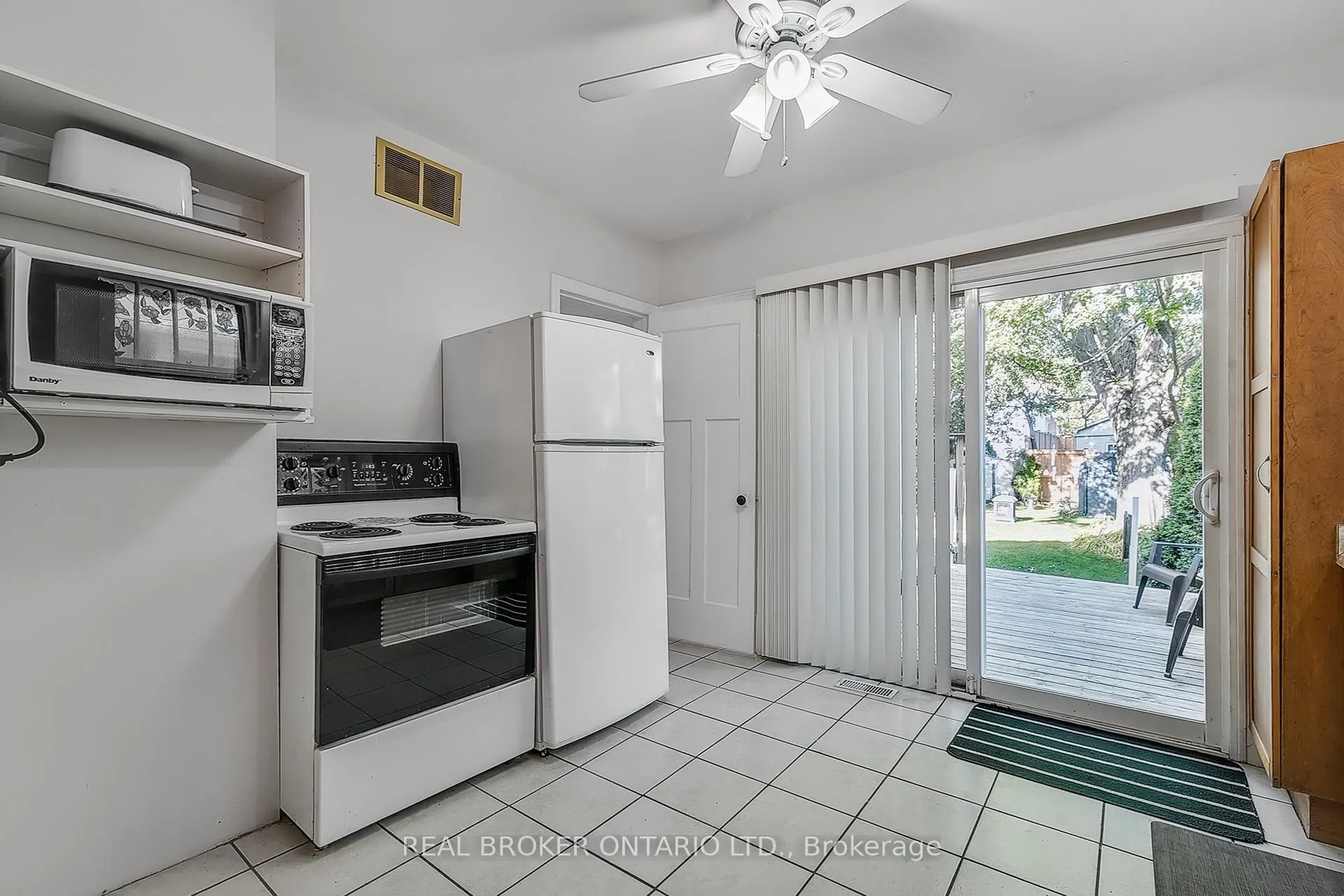 Photo 12 of 30 Troy Street, Kitchener — HOMEH