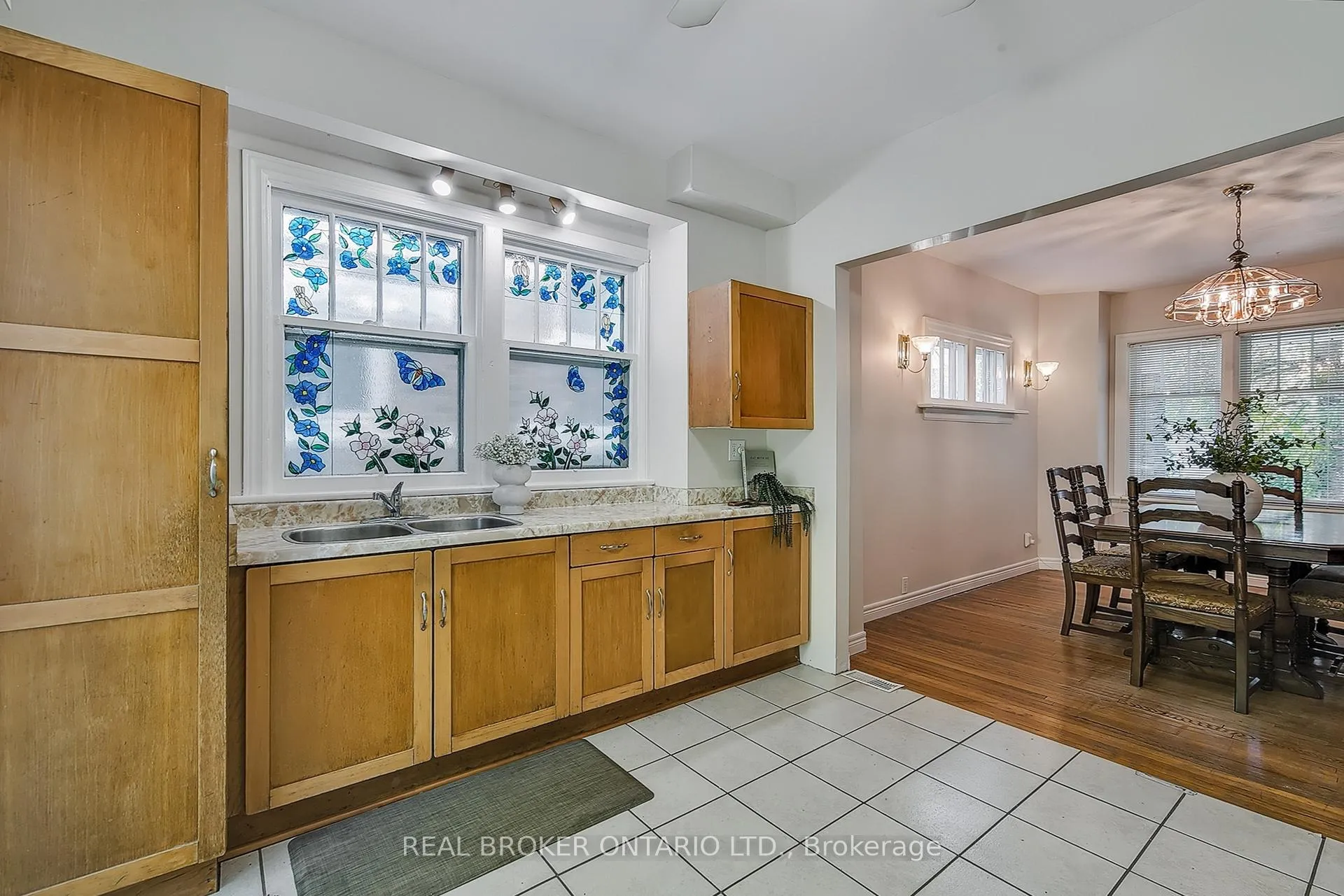 Photo 13 of 30 Troy Street, Kitchener — HOMEH