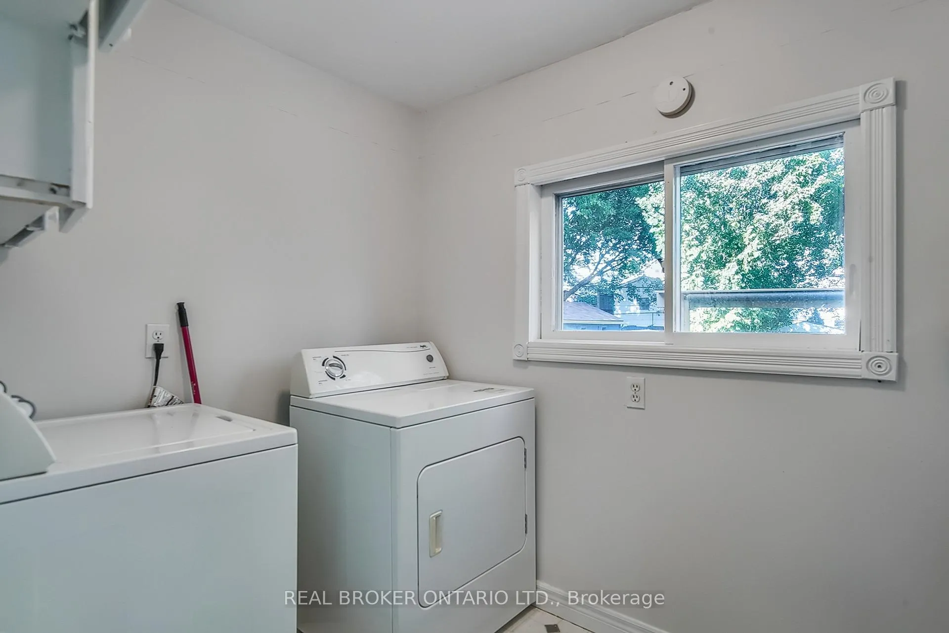 Photo 15 of 30 Troy Street, Kitchener — HOMEH