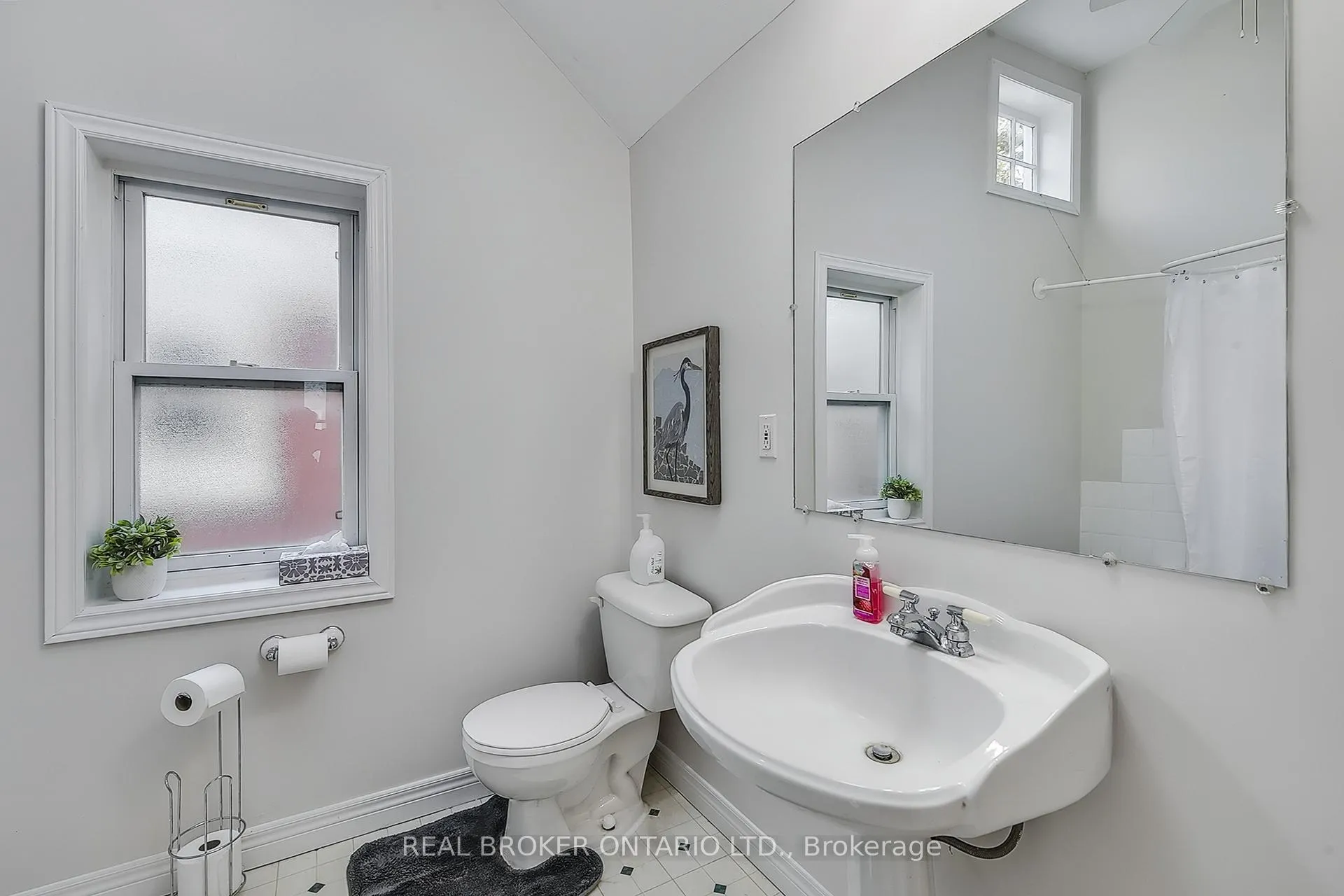 Photo 17 of 30 Troy Street, Kitchener — HOMEH