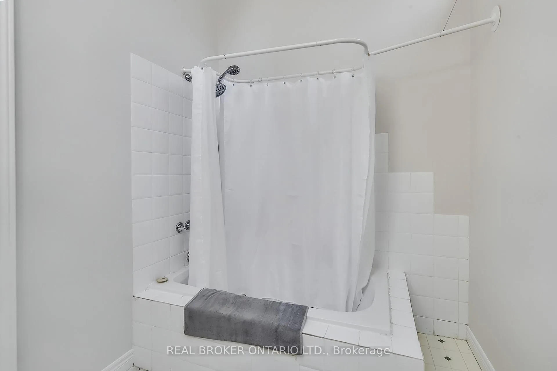 Photo 18 of 30 Troy Street, Kitchener — HOMEH