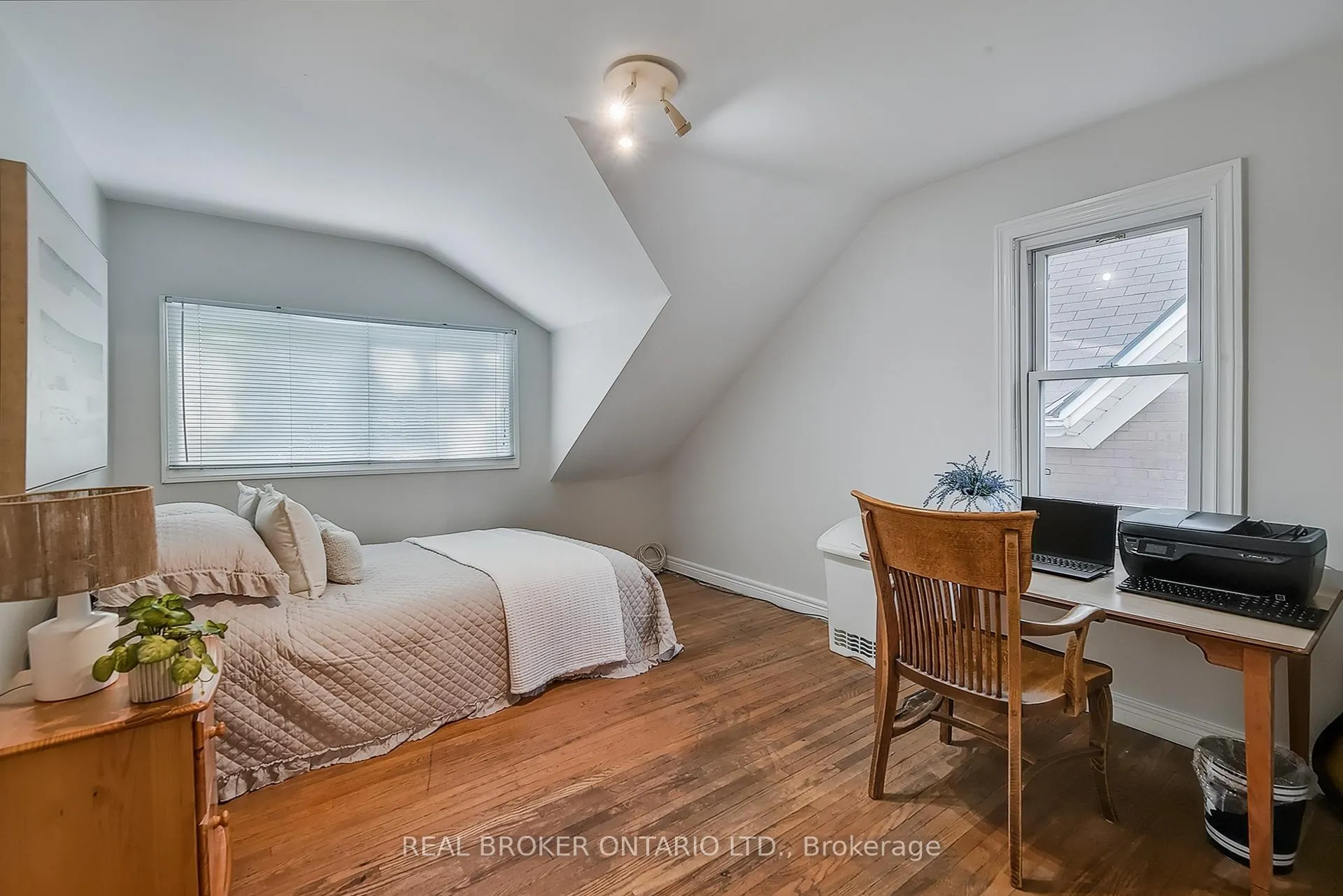 Photo 19 of 30 Troy Street, Kitchener — HOMEH