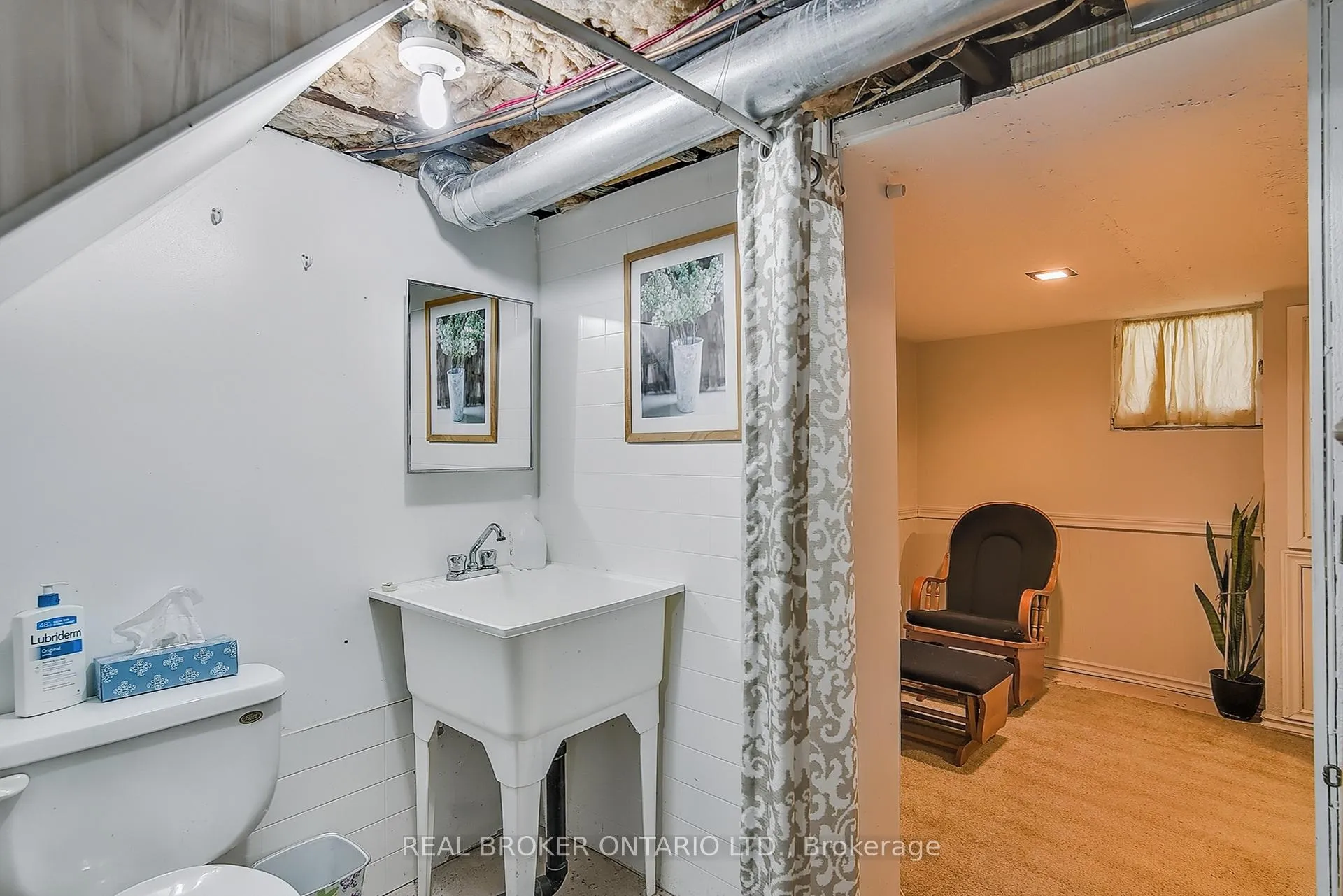 Photo 23 of 30 Troy Street, Kitchener — HOMEH