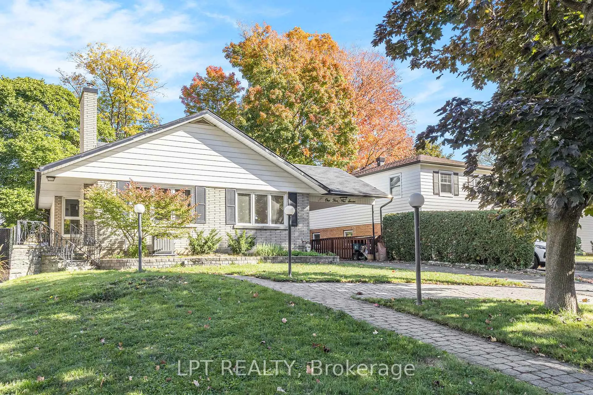 Photo 3 of 1517 Caverley Street, Ottawa, Riverview Park — HOMEH