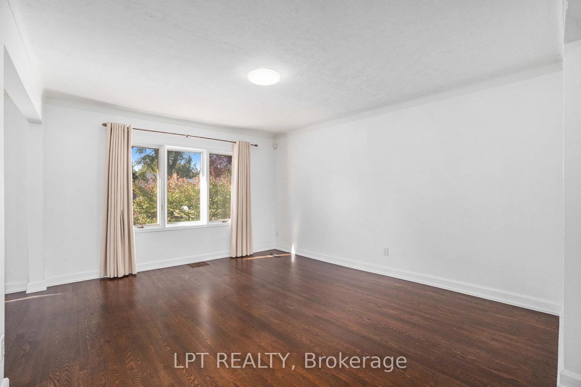 Photo 7 of 1517 Caverley Street, Ottawa, Riverview Park — HOMEH