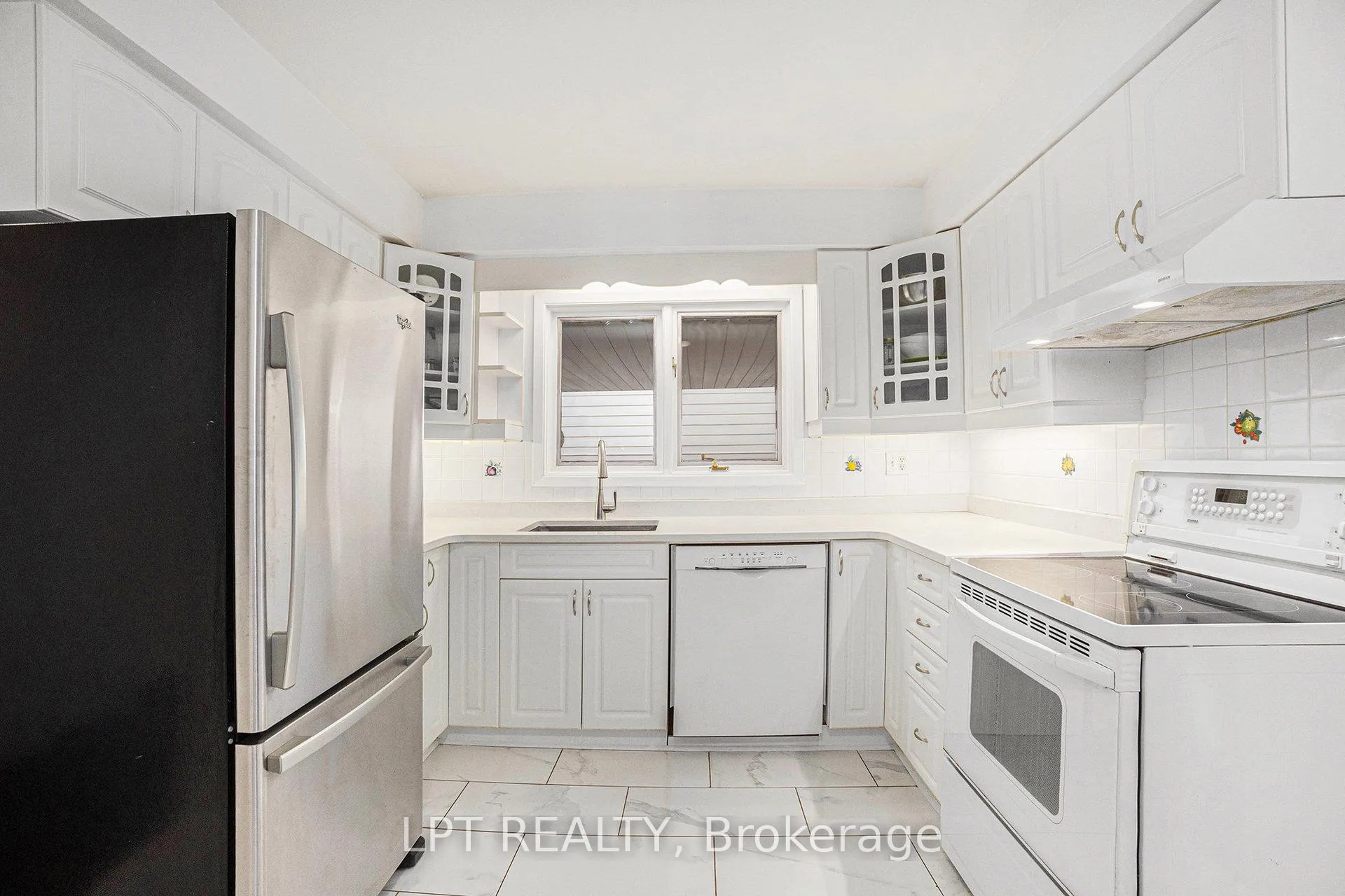 Photo 11 of 1517 Caverley Street, Ottawa, Riverview Park — HOMEH