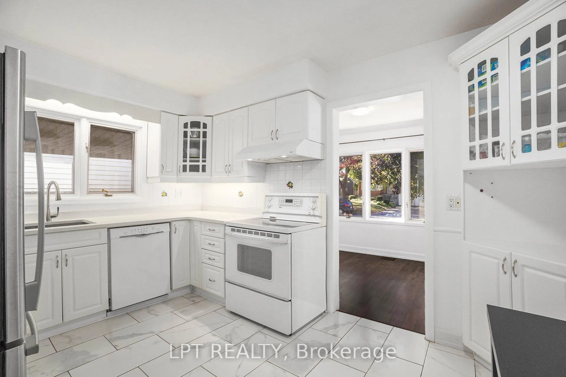 Photo 12 of 1517 Caverley Street, Ottawa, Riverview Park — HOMEH