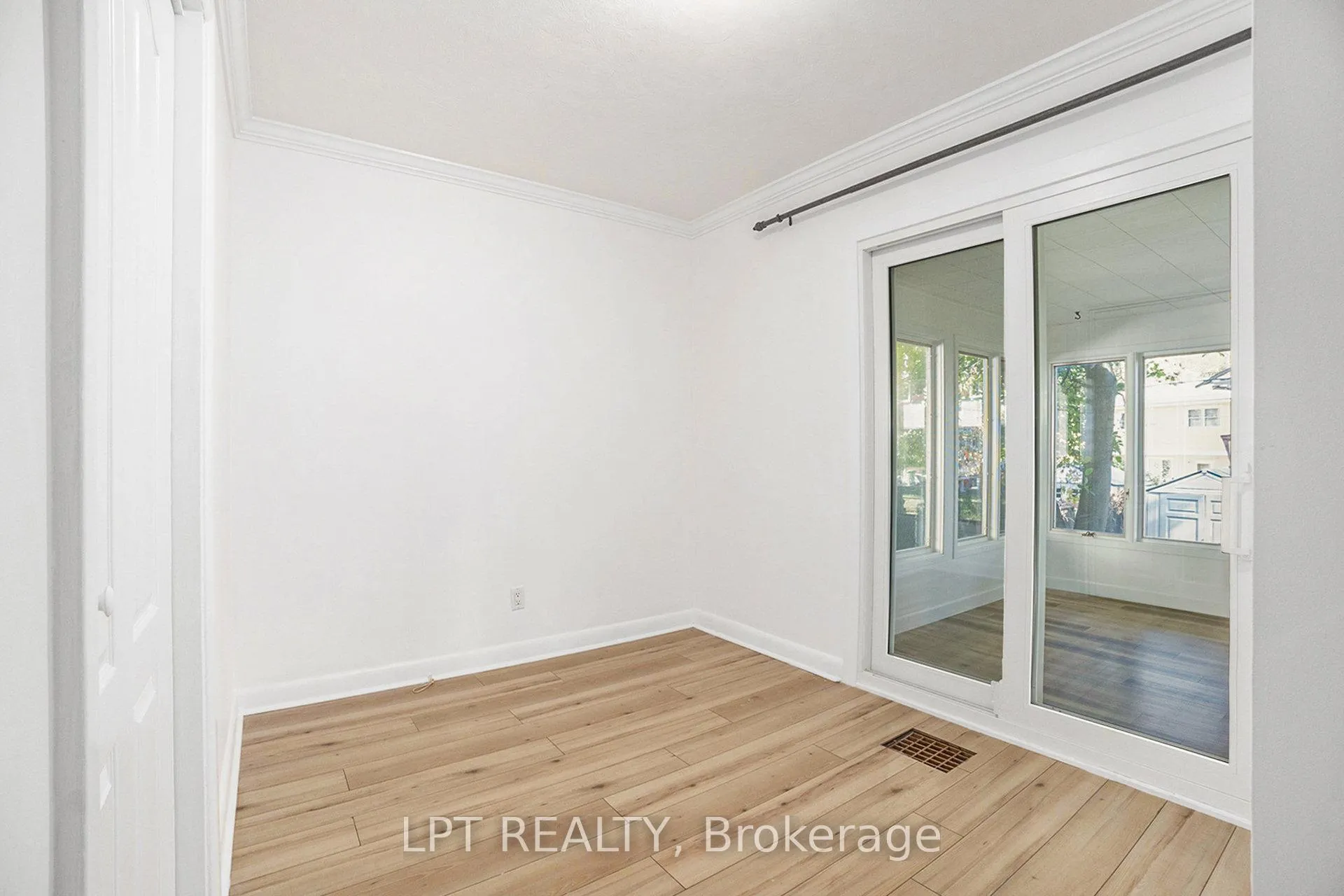 Photo 14 of 1517 Caverley Street, Ottawa, Riverview Park — HOMEH