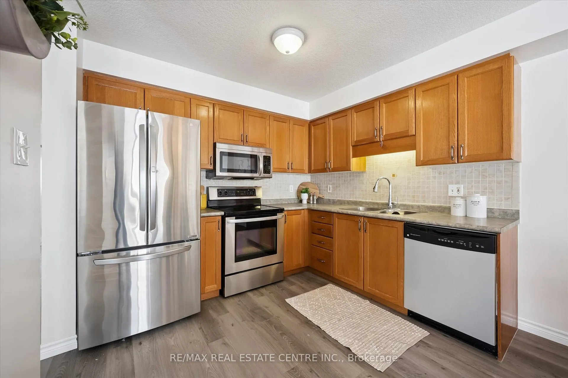 Photo 10 of 465 Activa Avenue, Kitchener — HOMEH